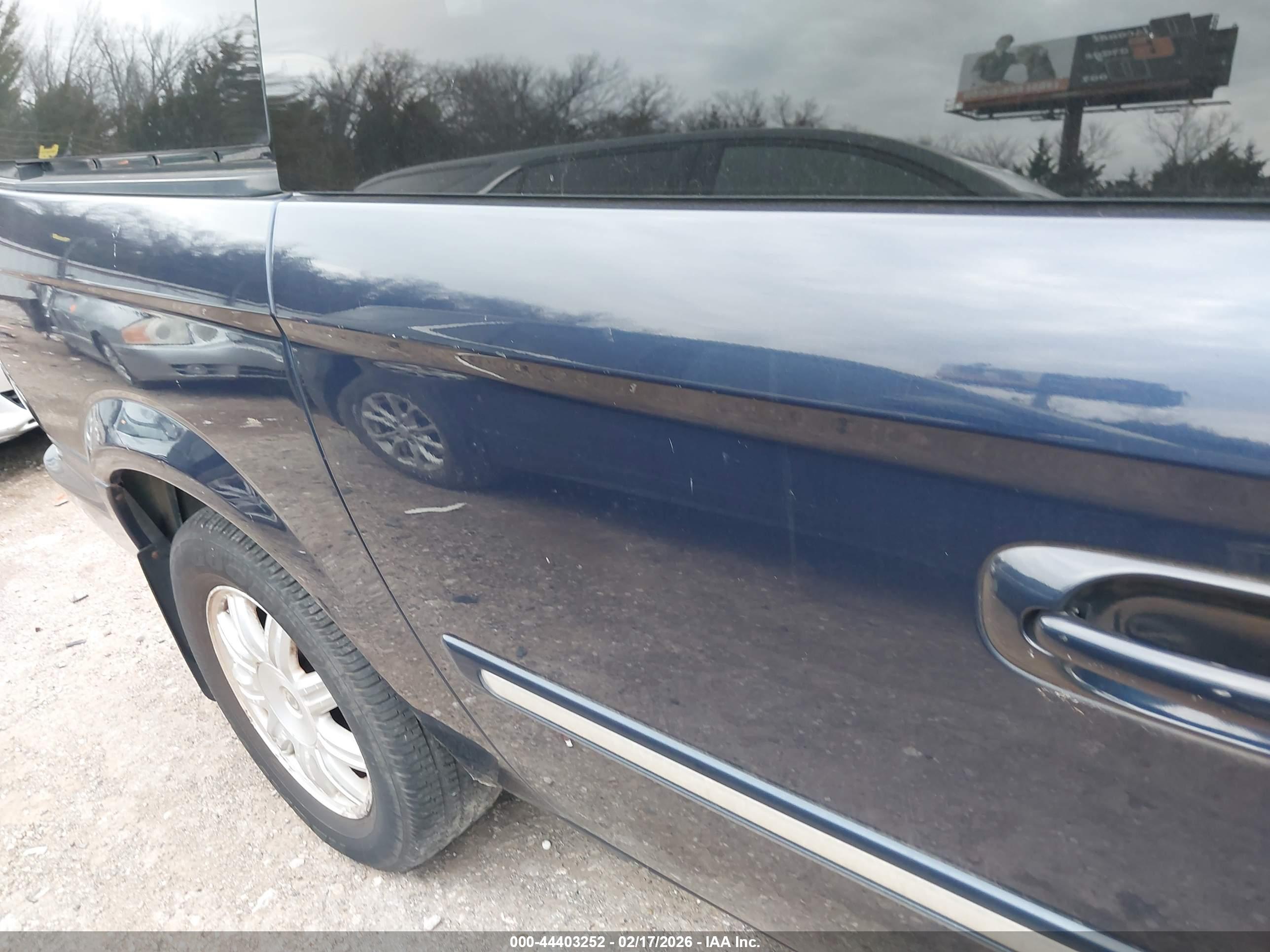 CHRYSLER TOWN image 6