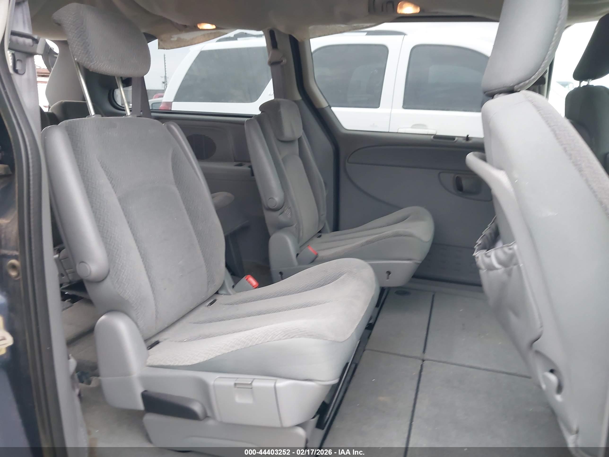 CHRYSLER TOWN image 8