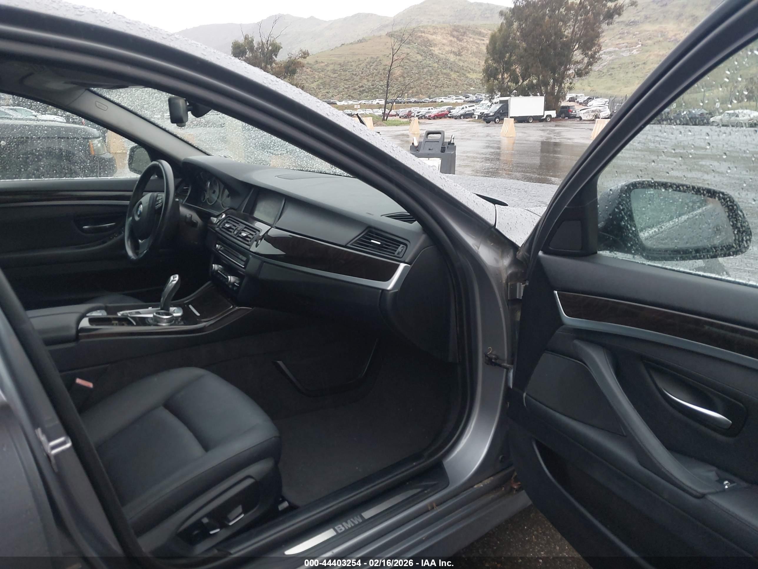 BMW 528I image 5