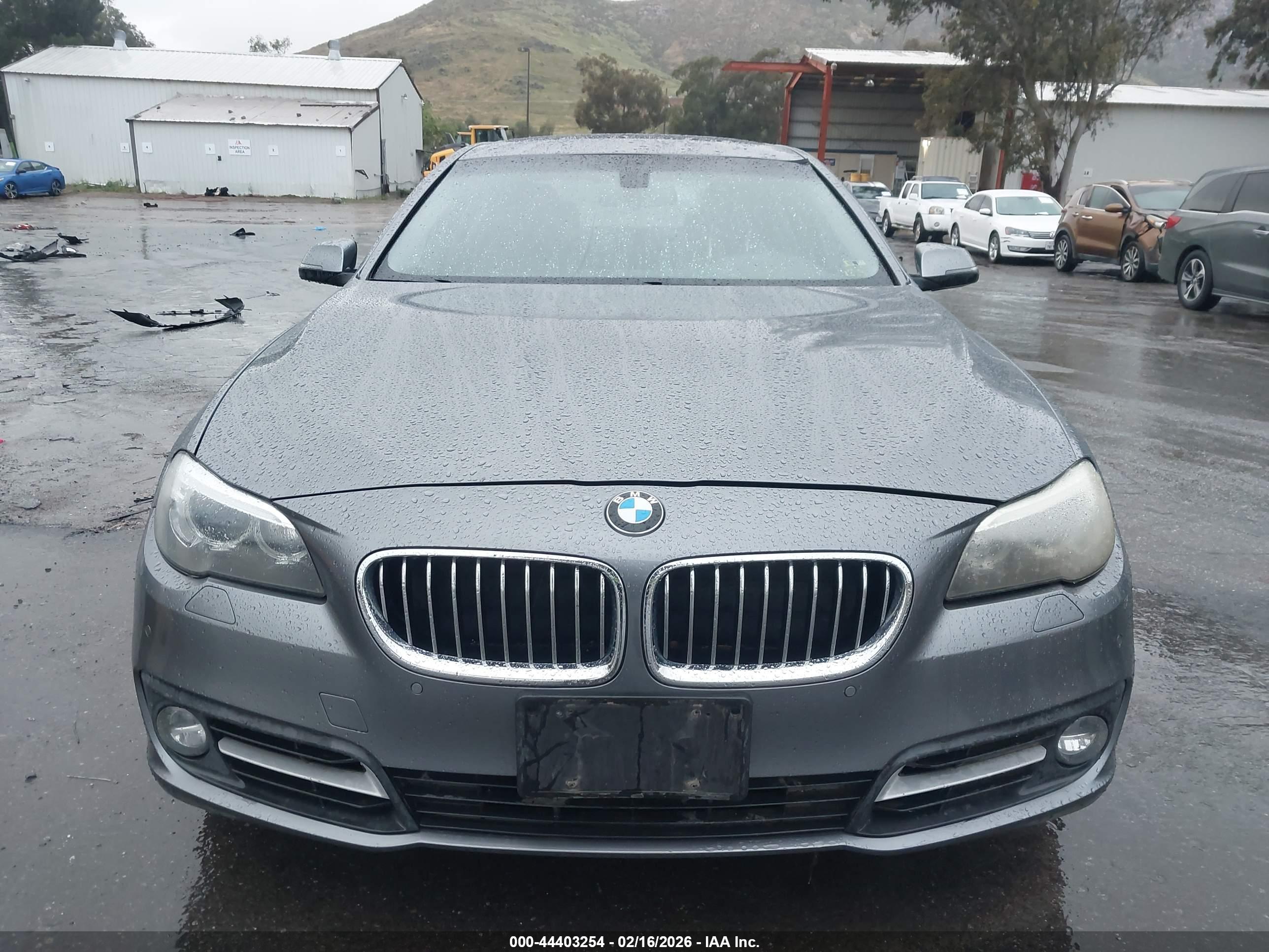 BMW 528I image 6