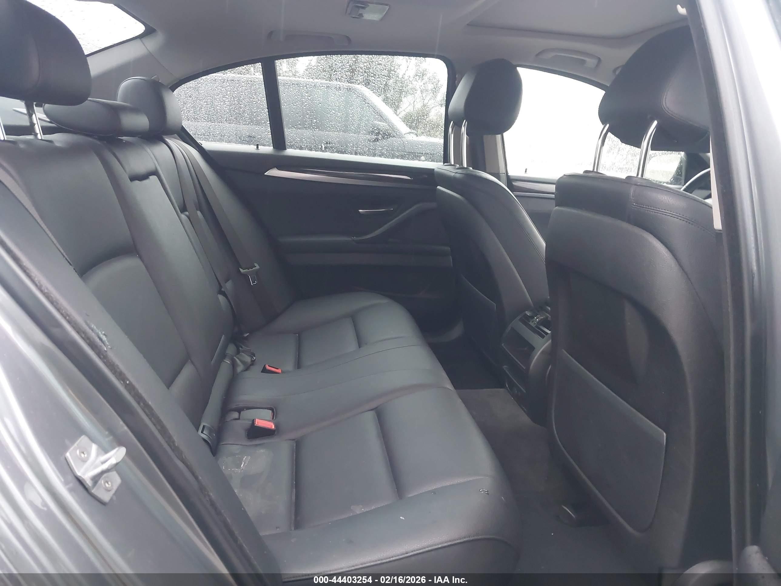 BMW 528I image 8