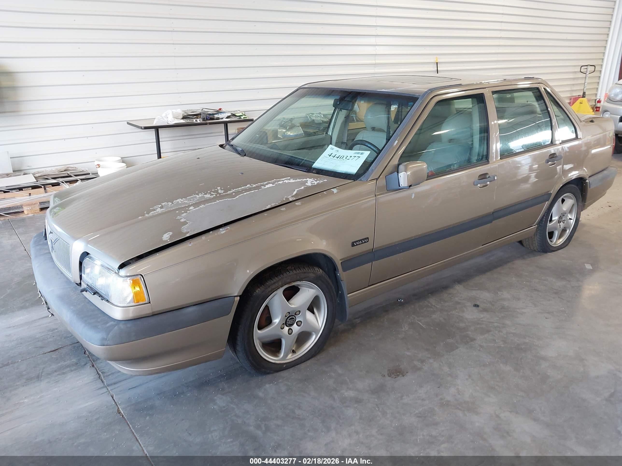 VOLVO 850 image 2
