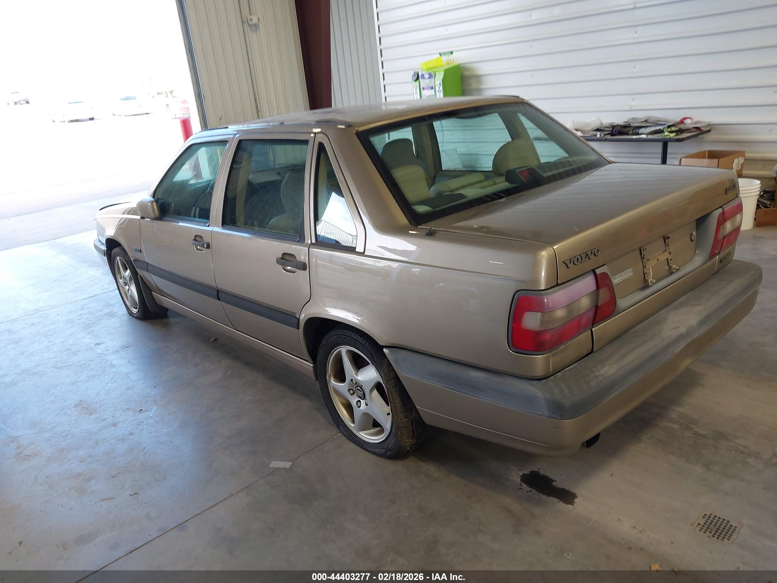 VOLVO 850 image 3