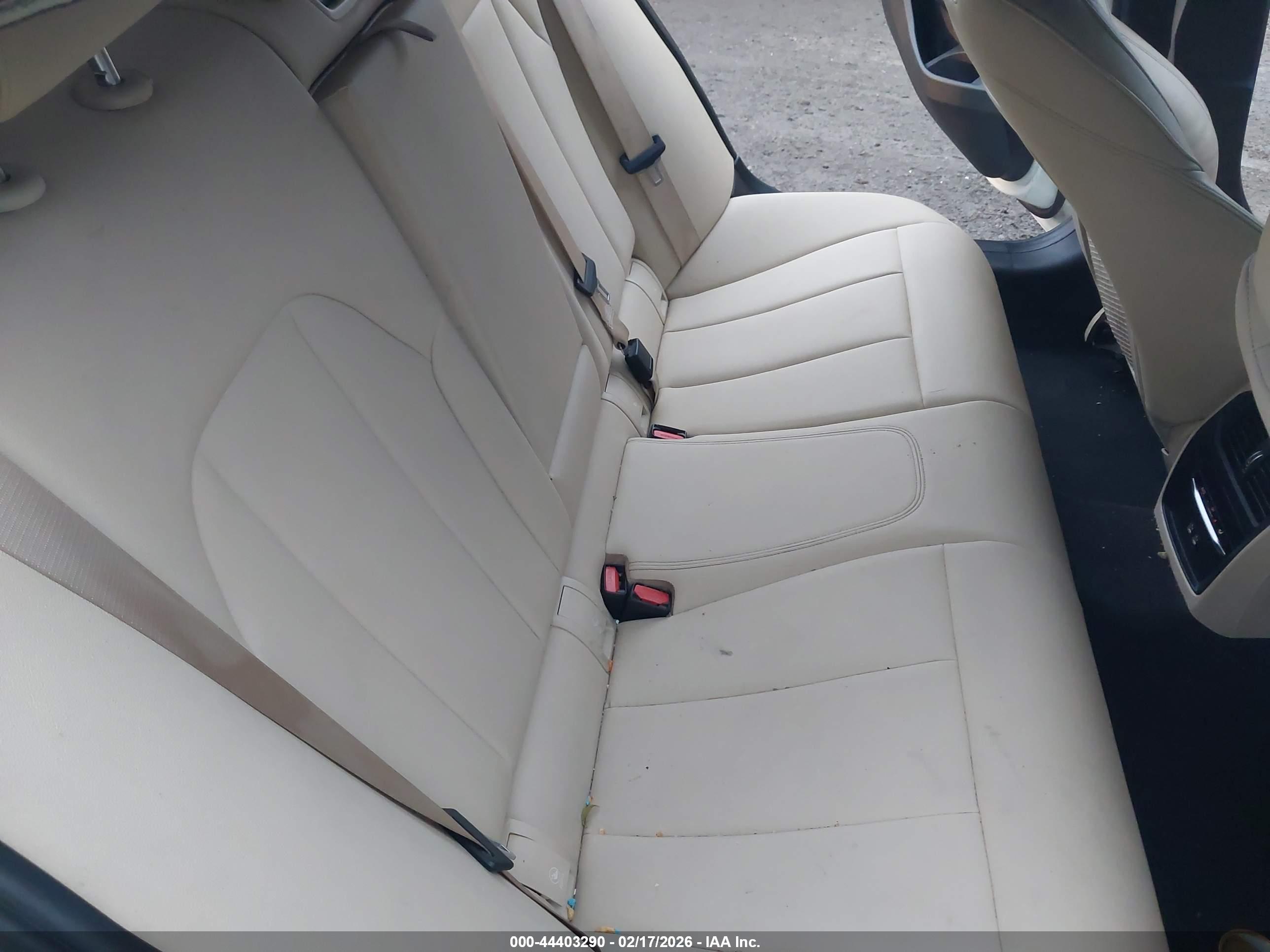 BMW 330I image 8