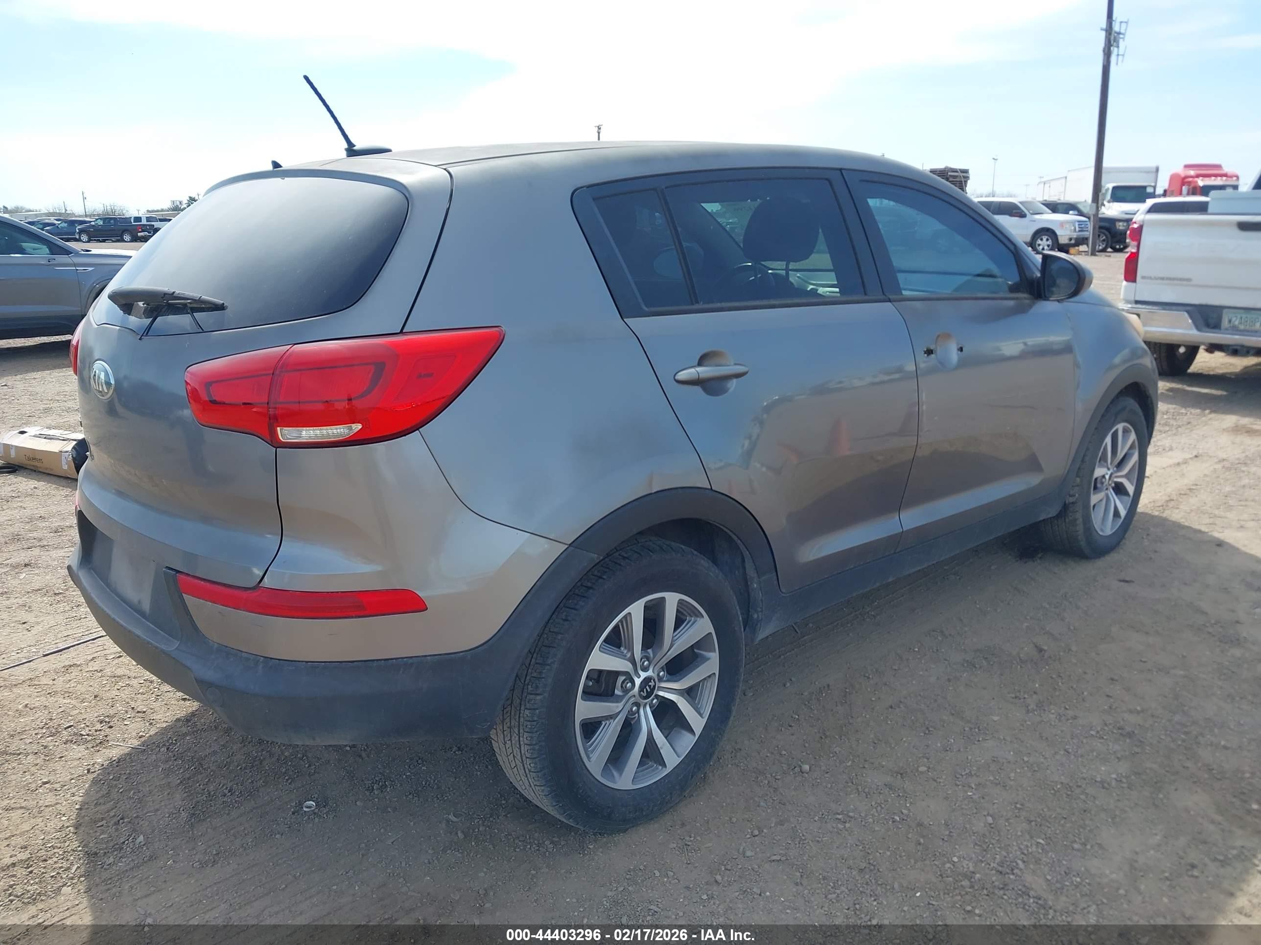 KIA SPORTAGE image 4