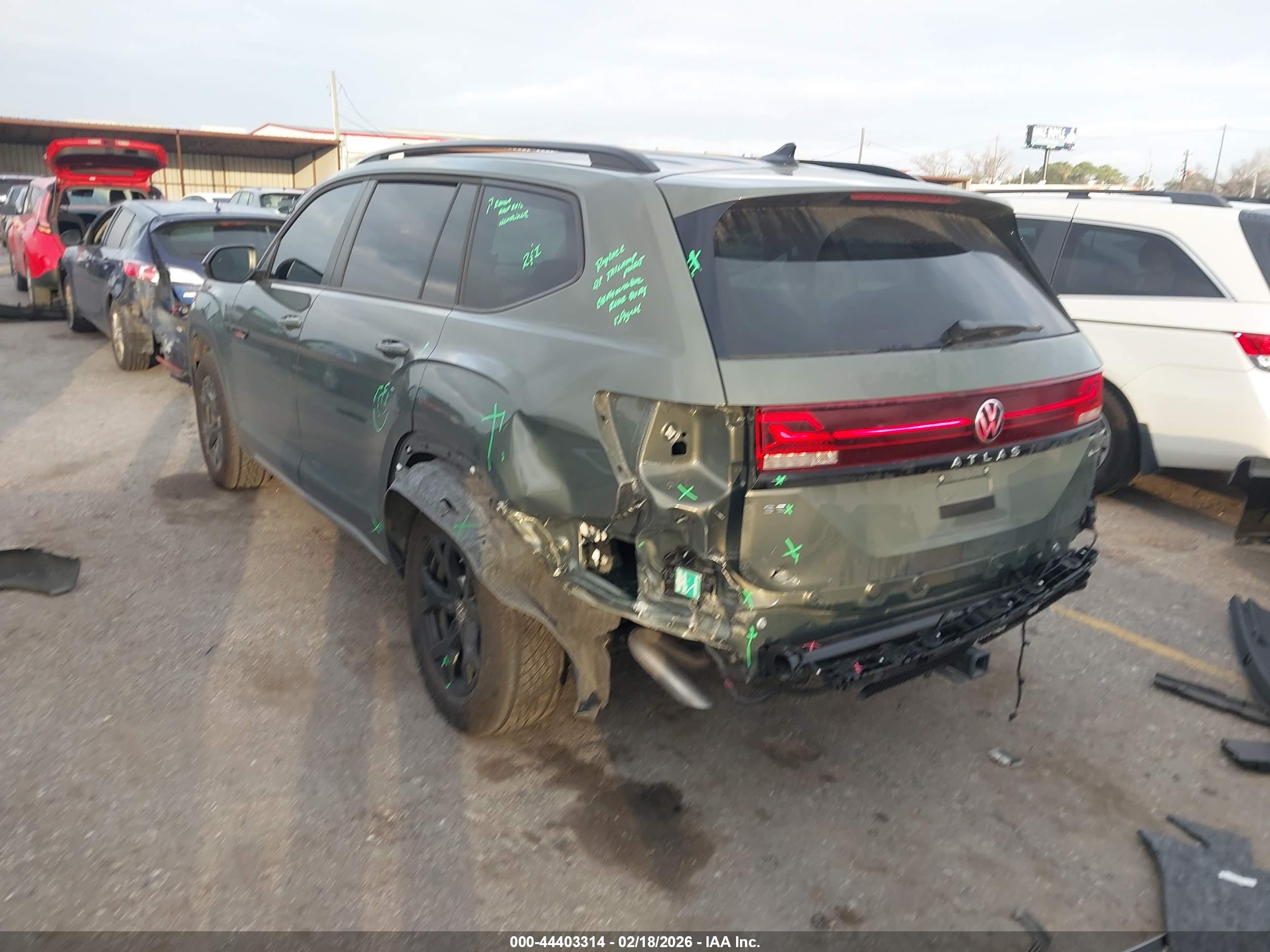 VOLKSWAGEN ATLAS image 3