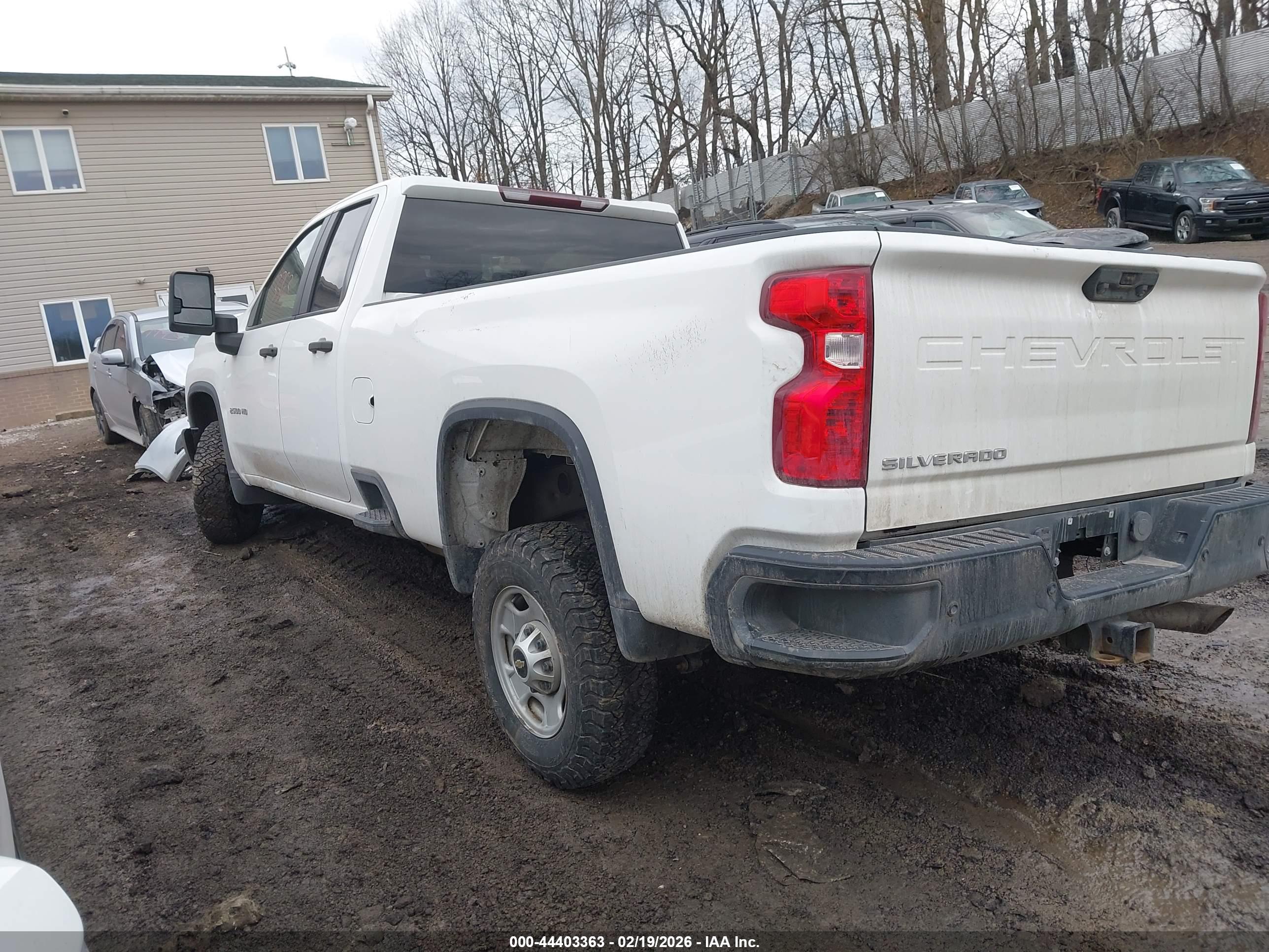 CHEVROLET SILVERADO image 3