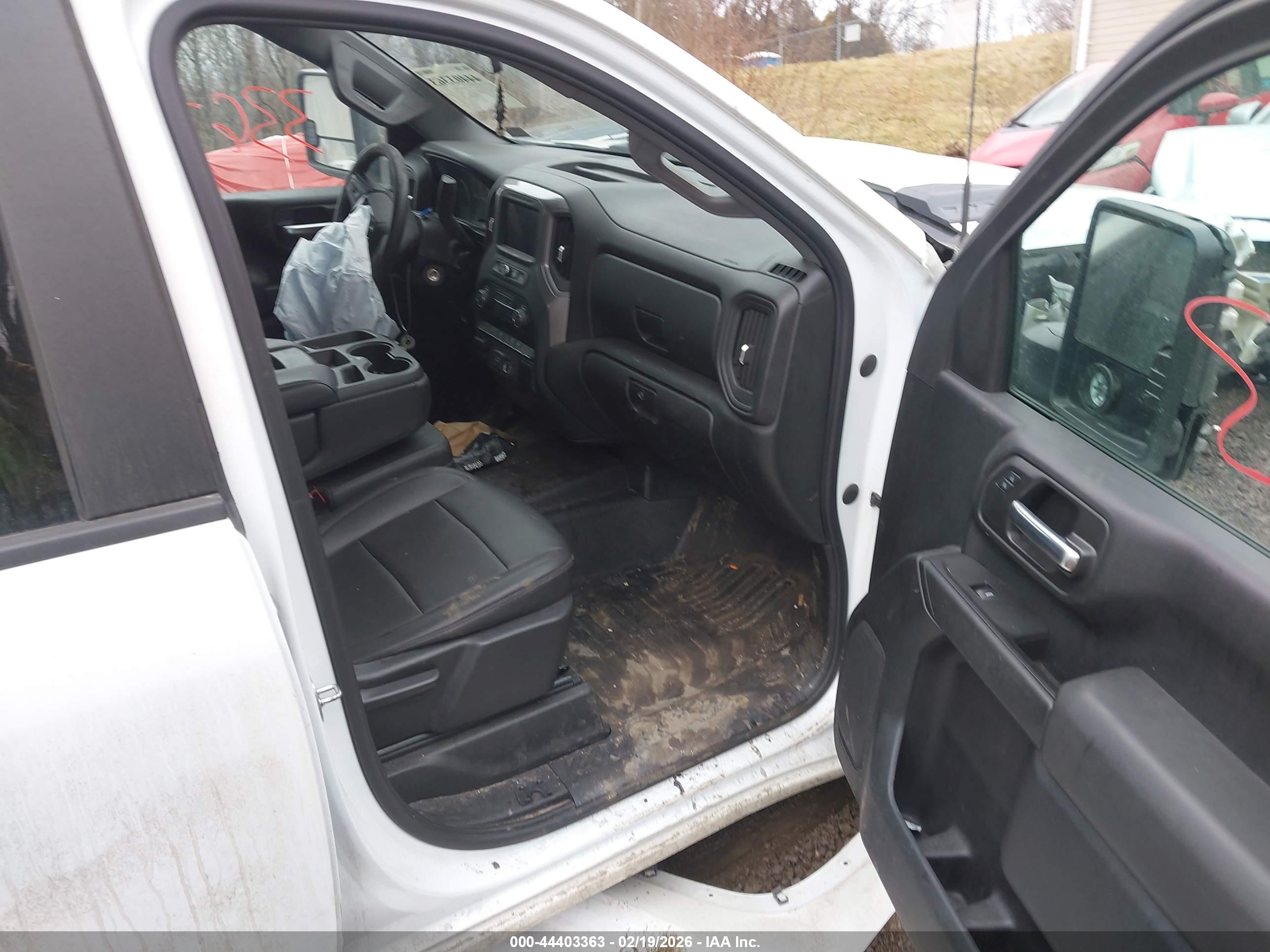 CHEVROLET SILVERADO image 5