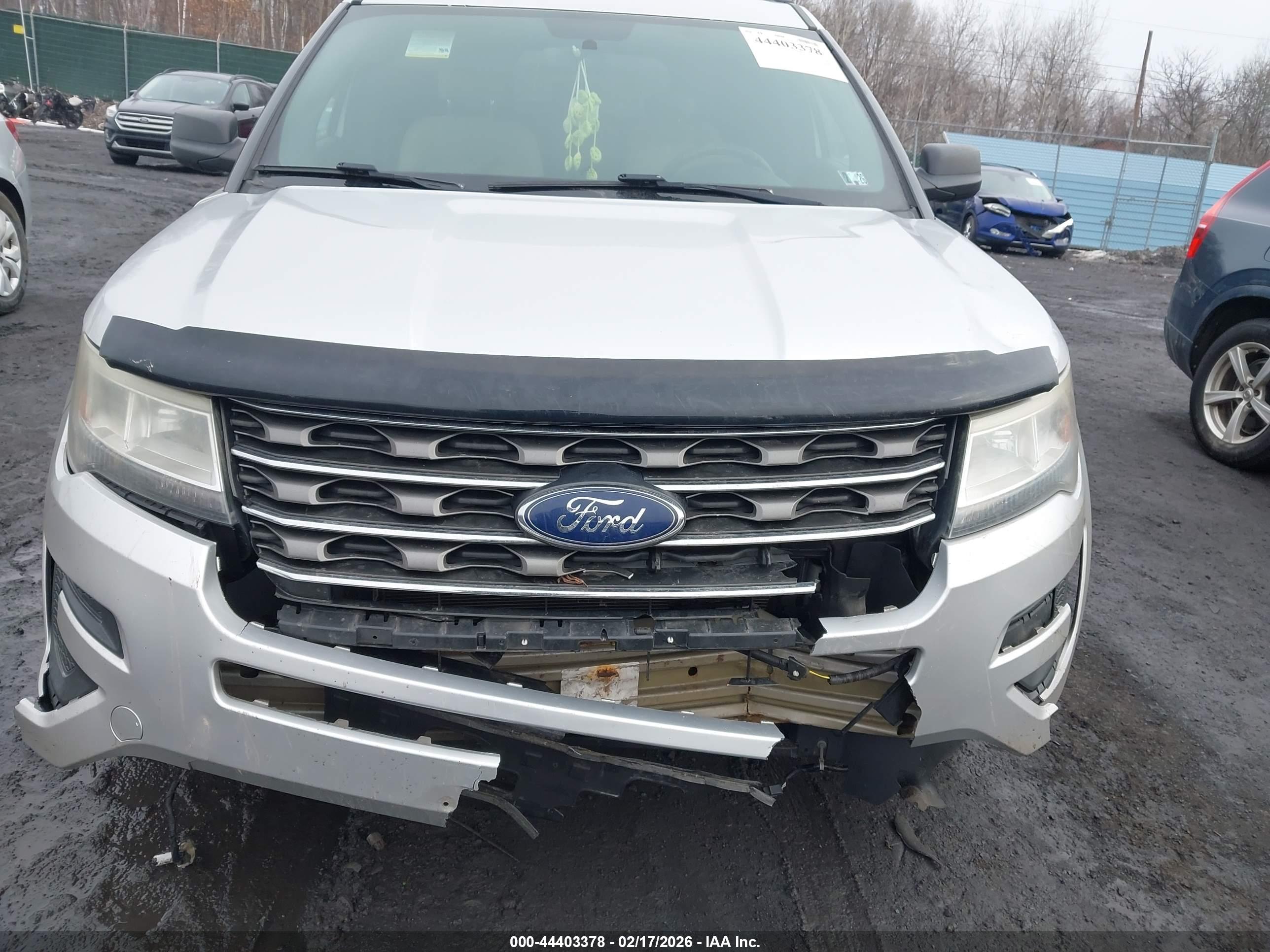 FORD EXPLORER image 6