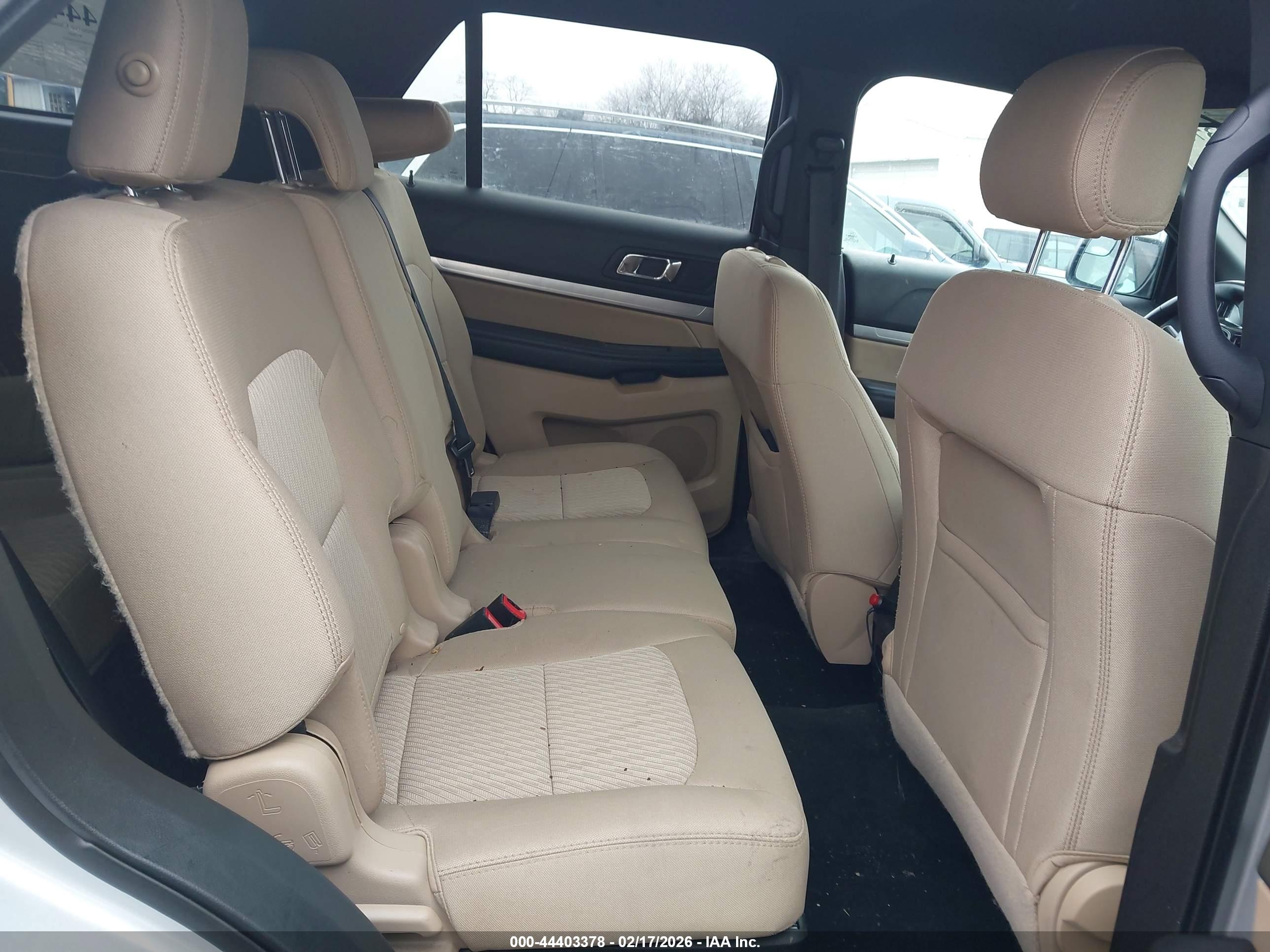 FORD EXPLORER image 8