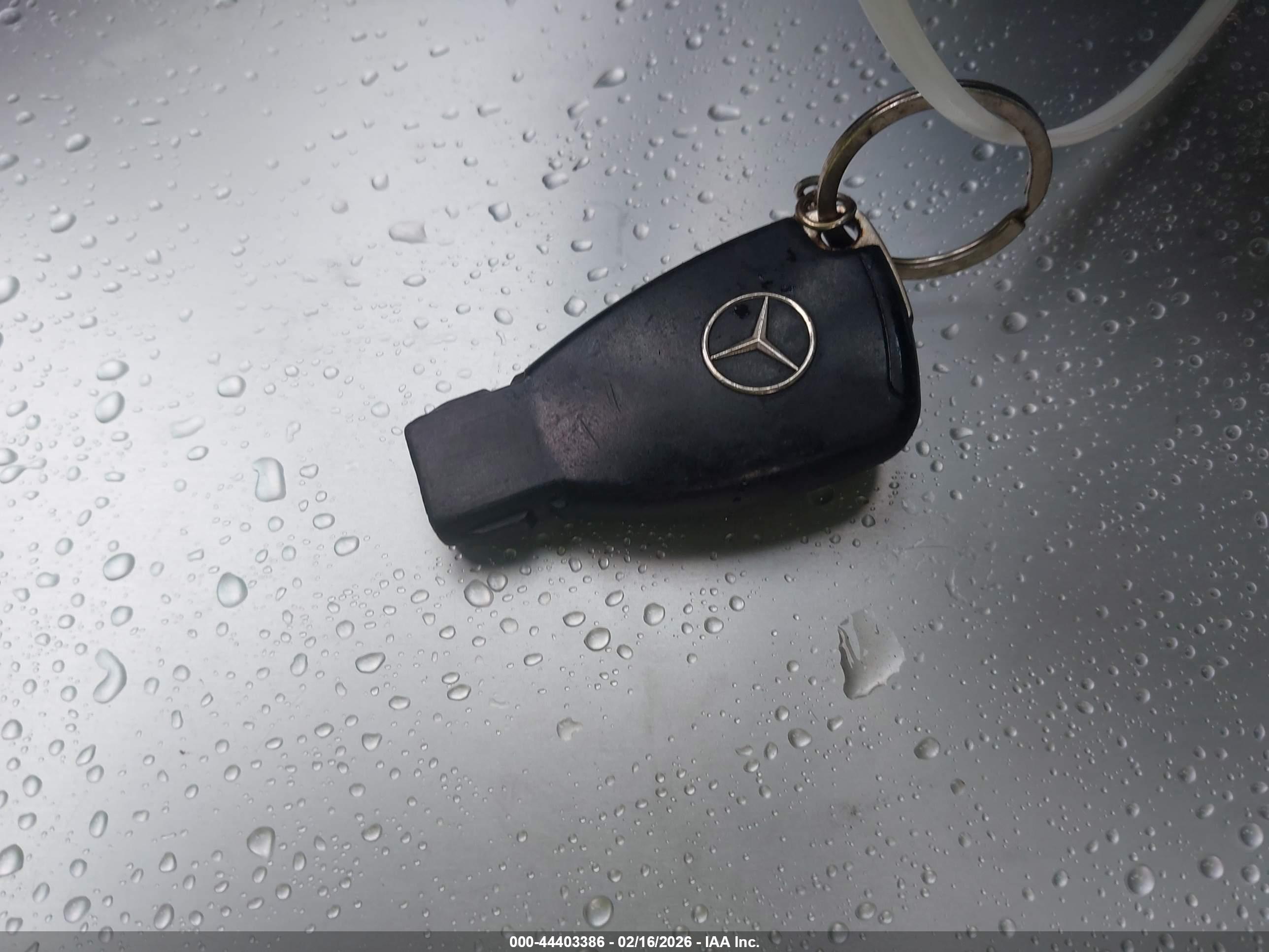 MERCEDES-BENZ E image 11
