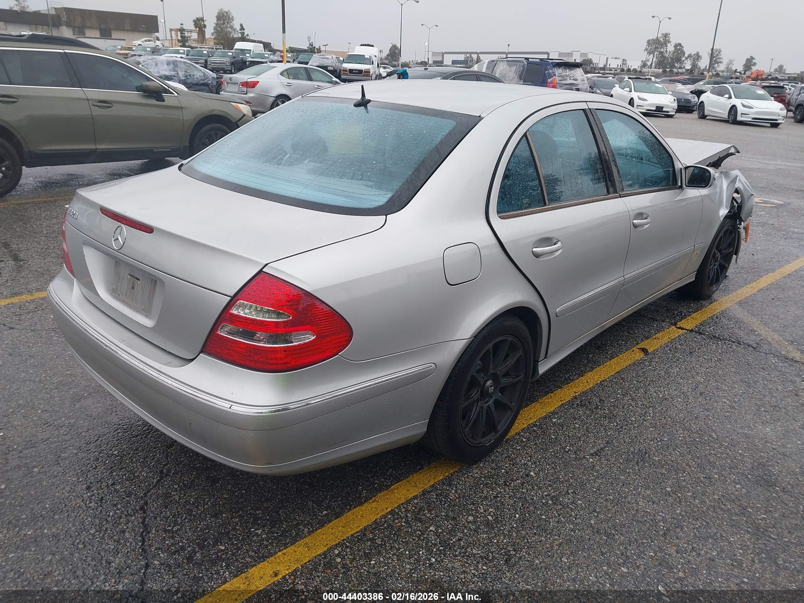 MERCEDES-BENZ E image 4