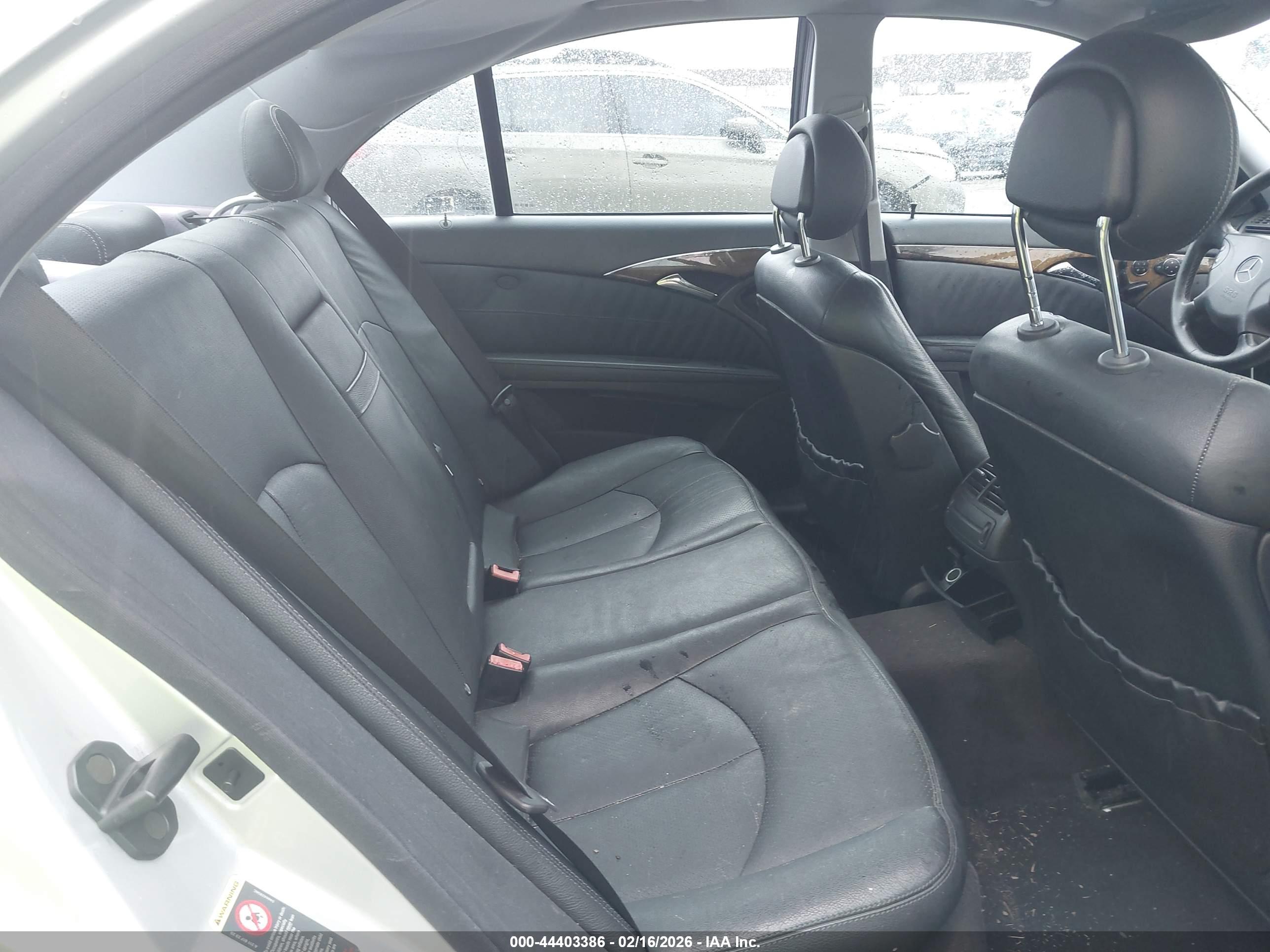 MERCEDES-BENZ E image 8