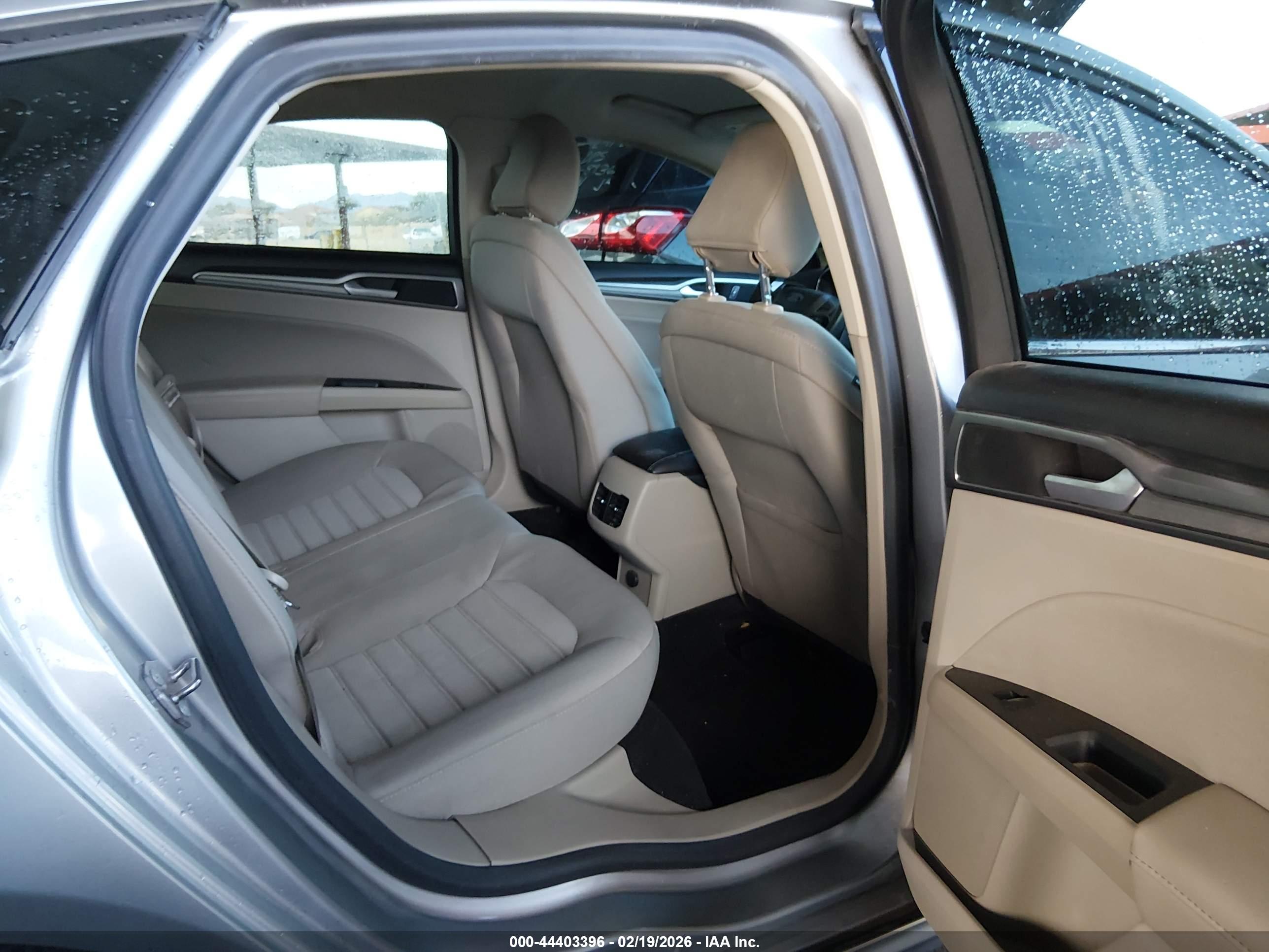 FORD FUSION image 8