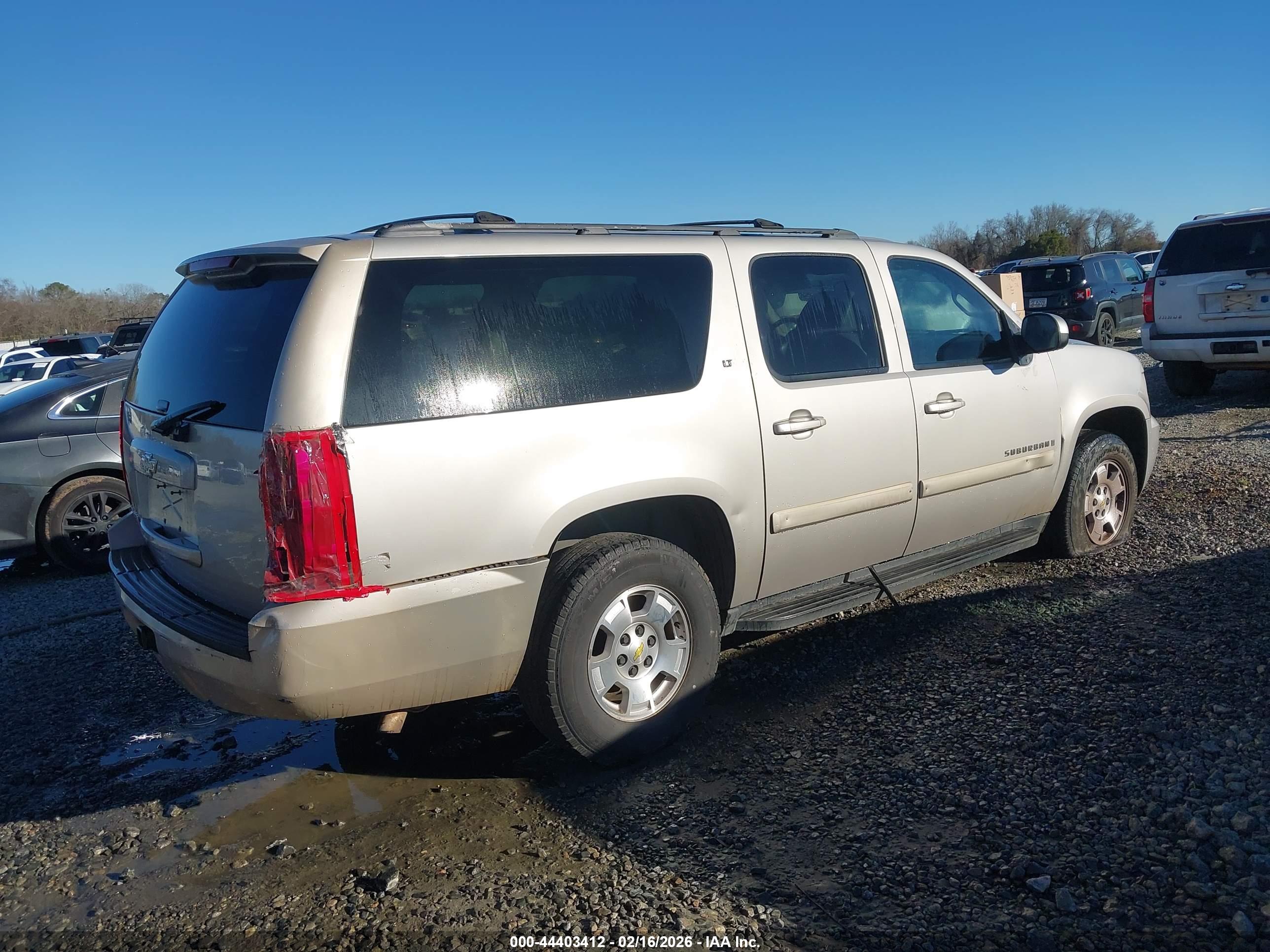 CHEVROLET SUBURBAN image 4