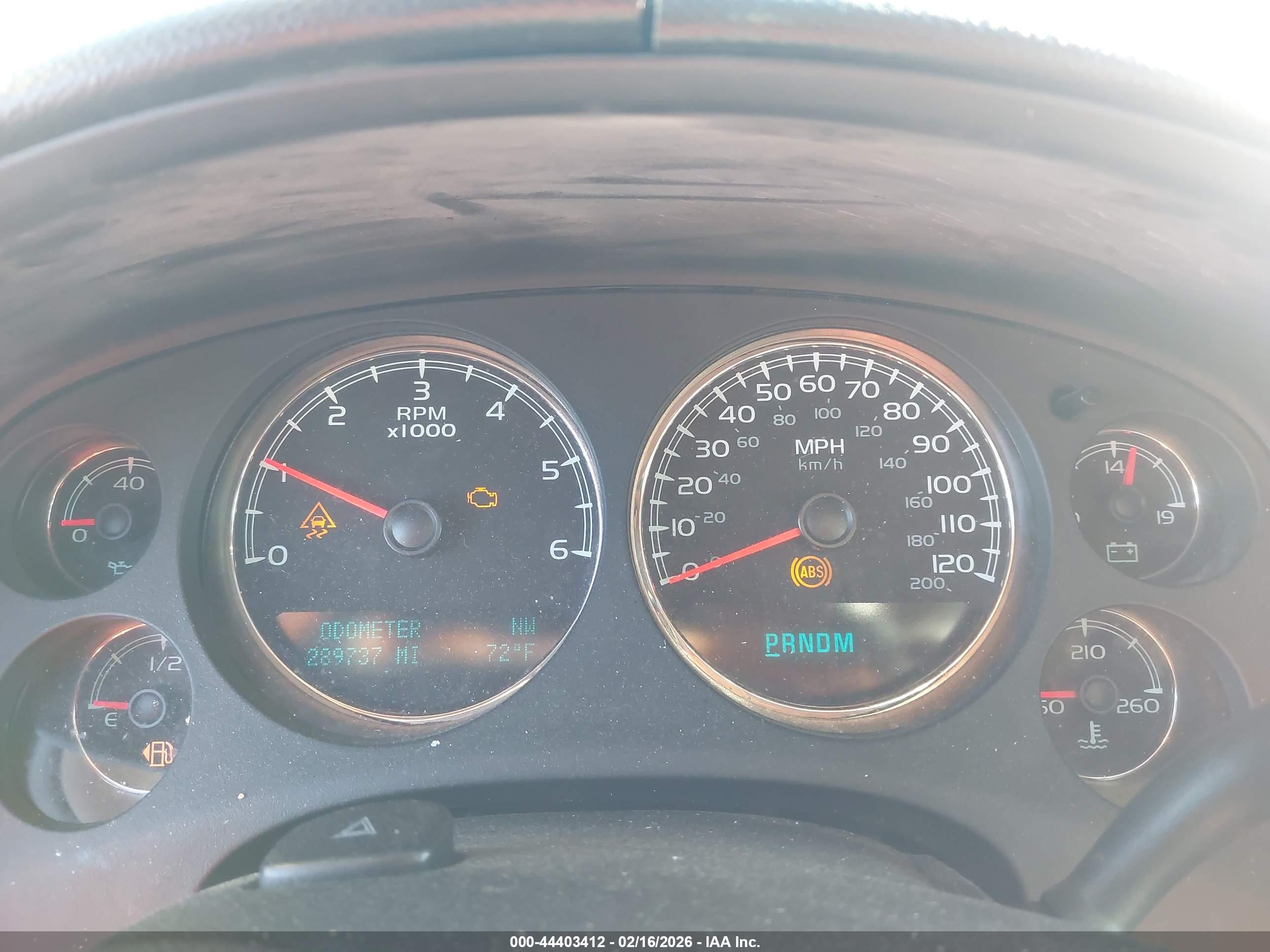 CHEVROLET SUBURBAN image 7