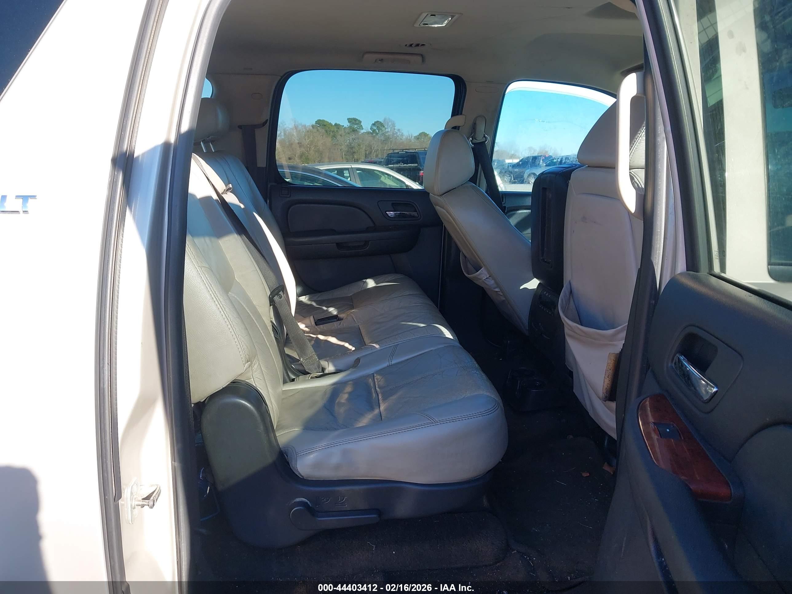 CHEVROLET SUBURBAN image 8