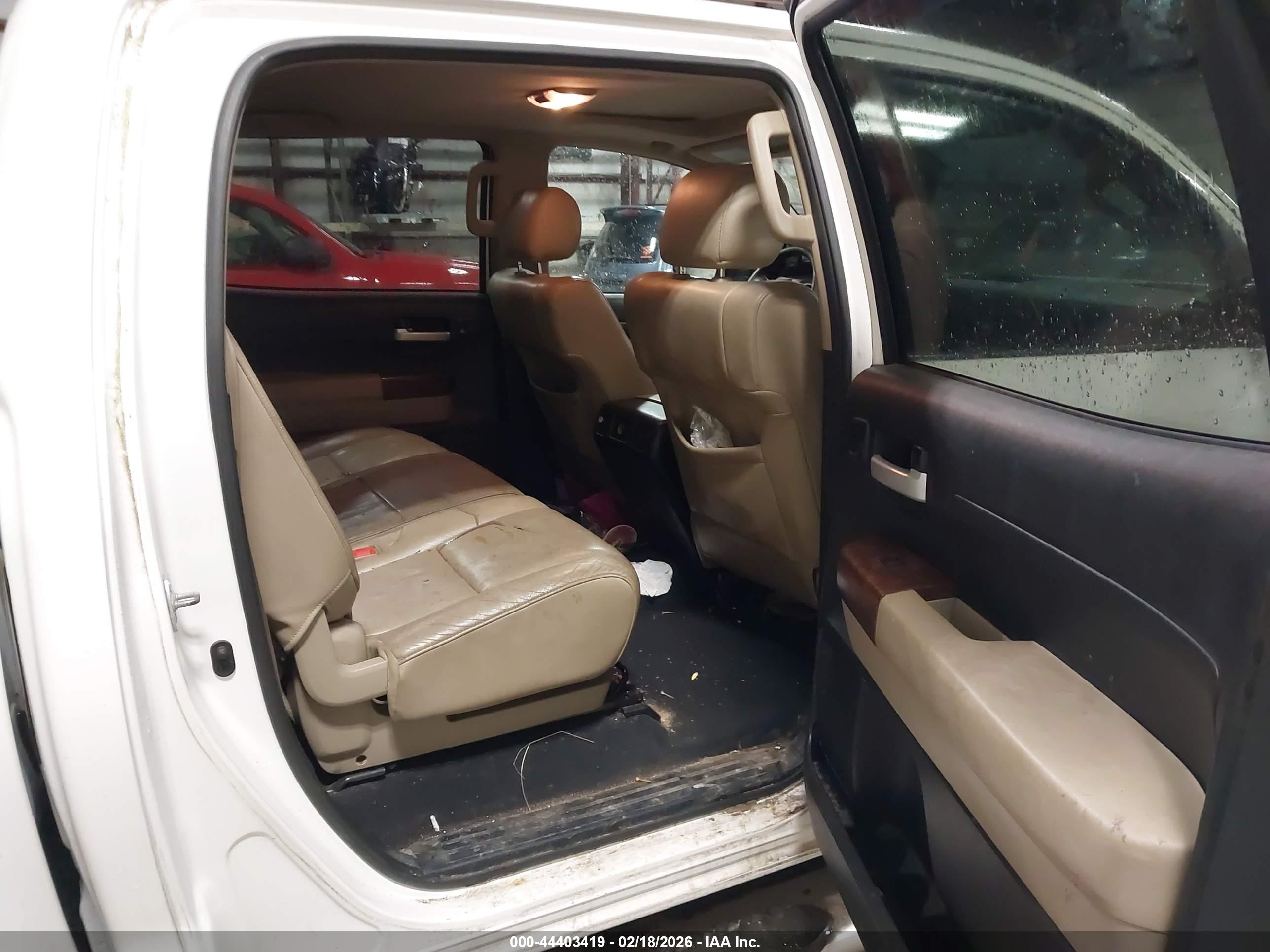 TOYOTA TUNDRA image 8