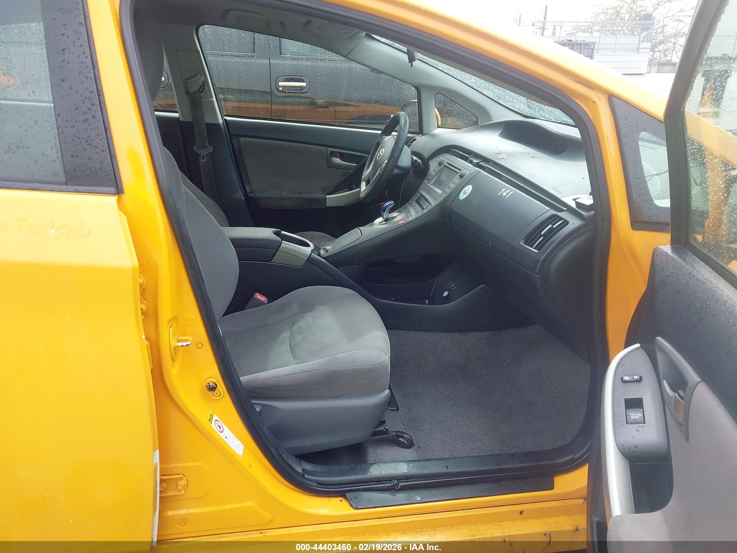 TOYOTA PRIUS image 5