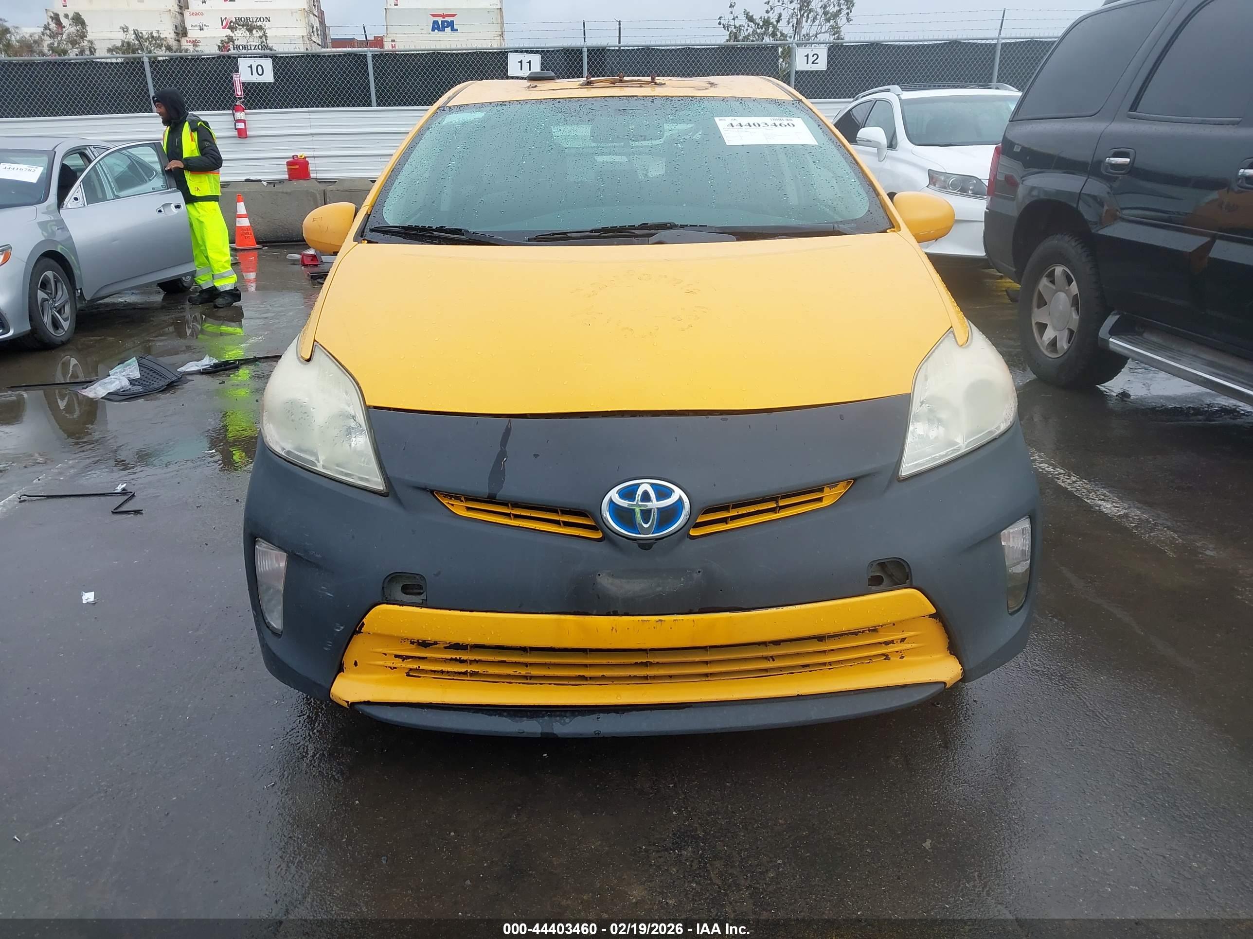 TOYOTA PRIUS image 6