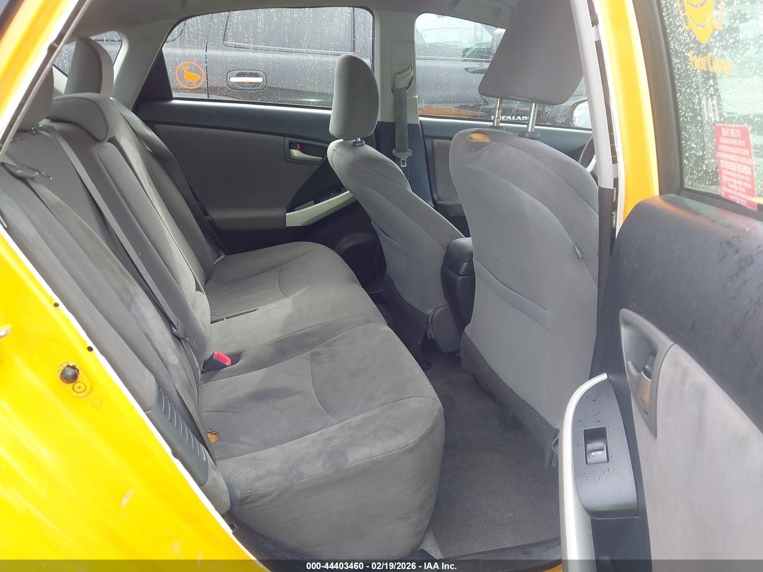 TOYOTA PRIUS image 8