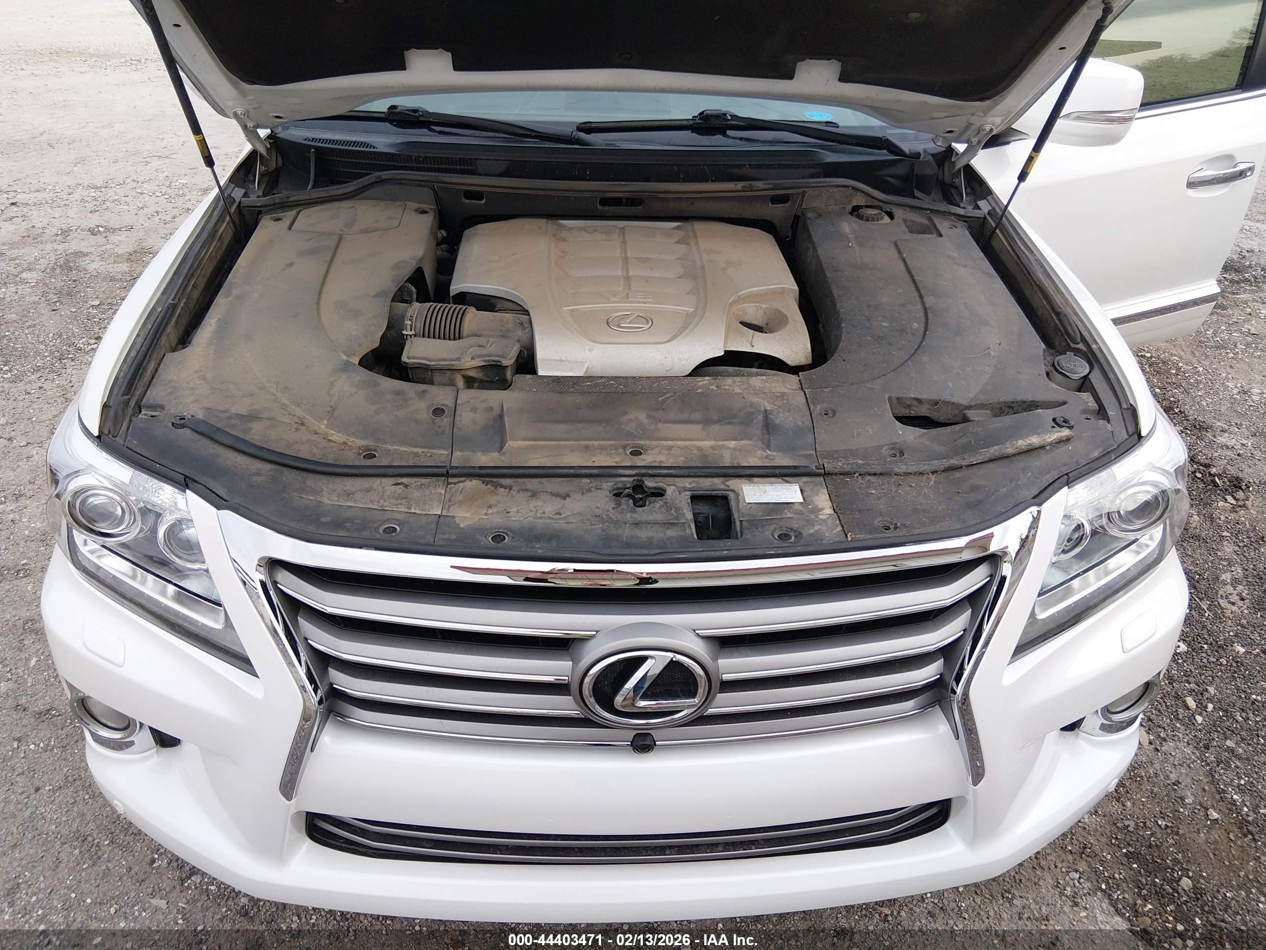 LEXUS LX image 10