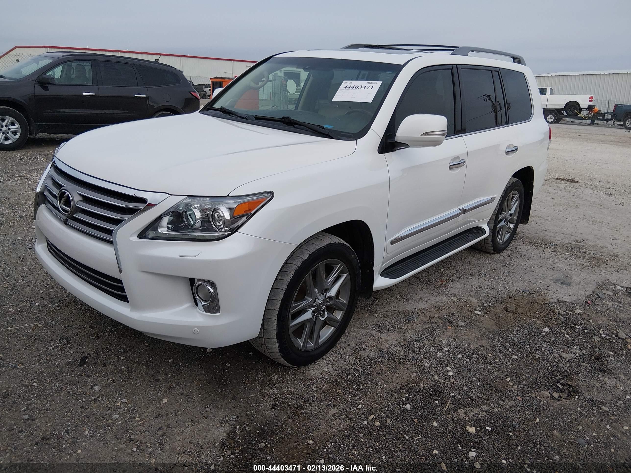 LEXUS LX image 2