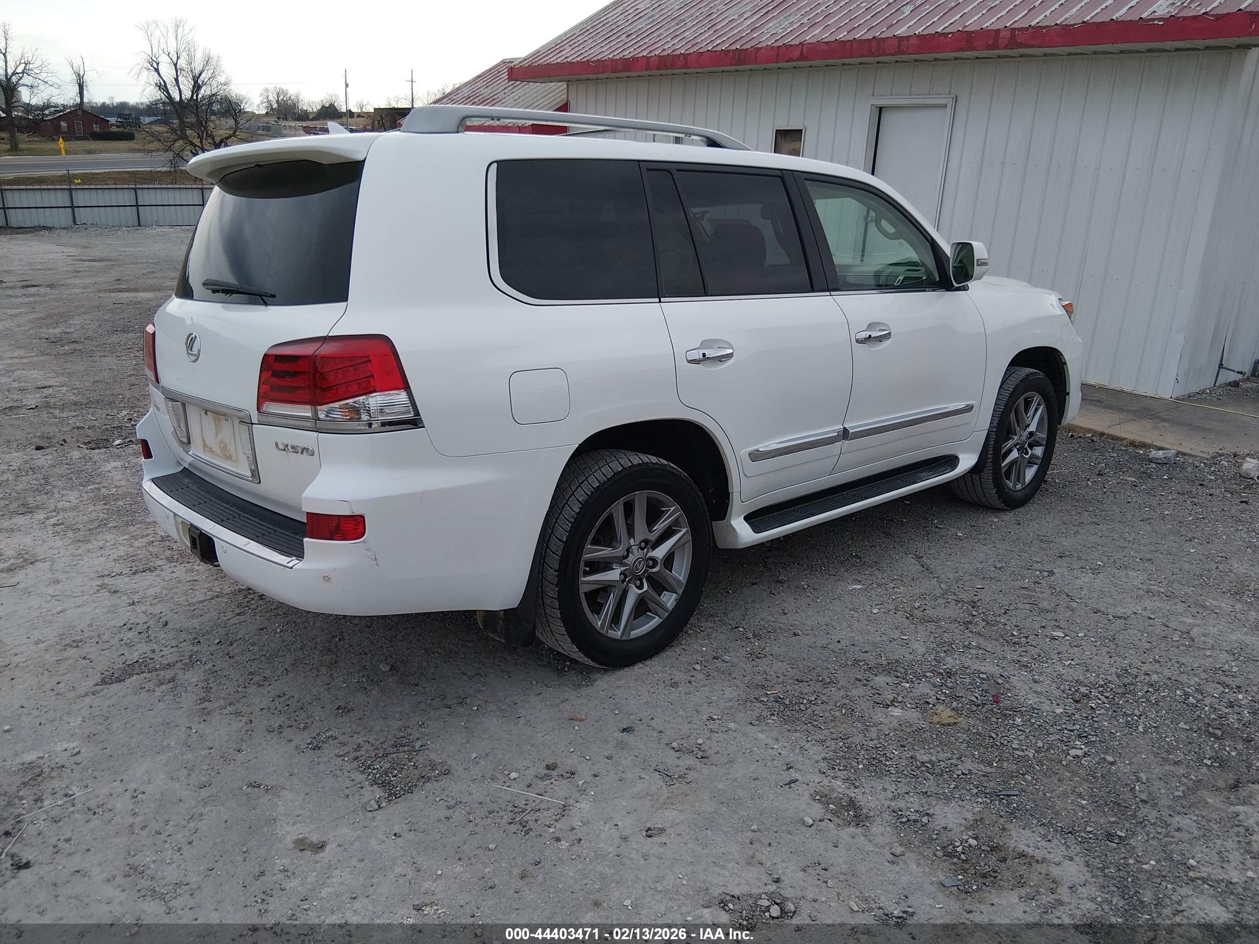 LEXUS LX image 4