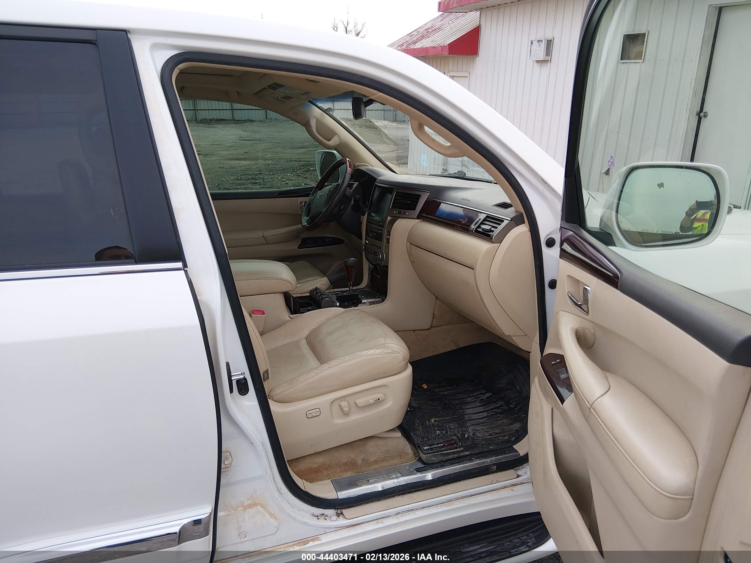 LEXUS LX image 5