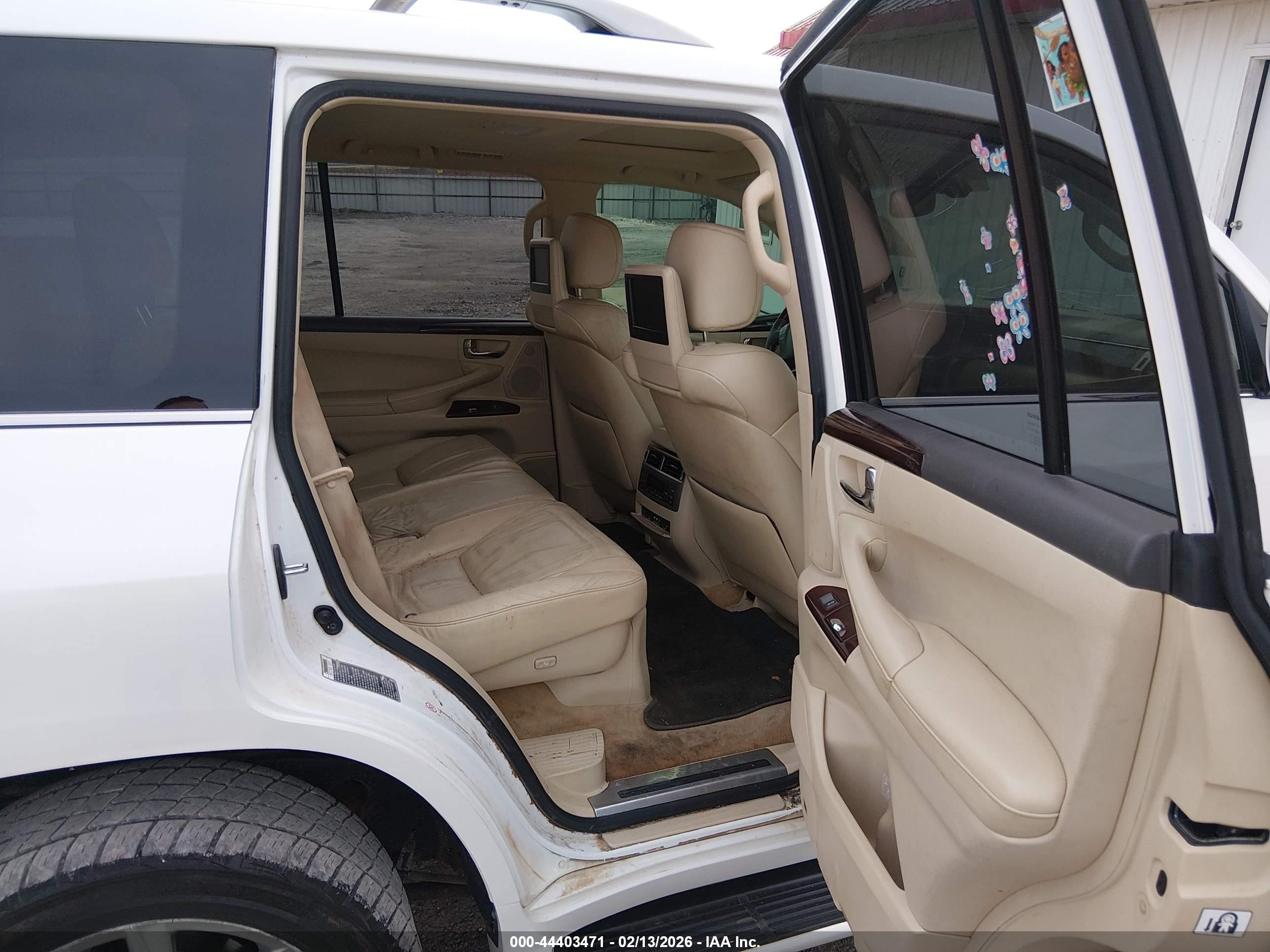 LEXUS LX image 8