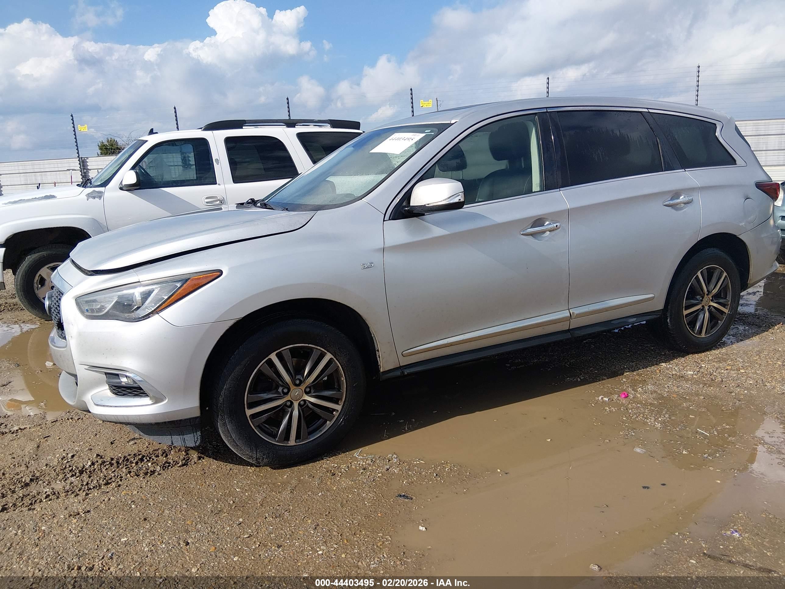 INFINITI QX60 image 2