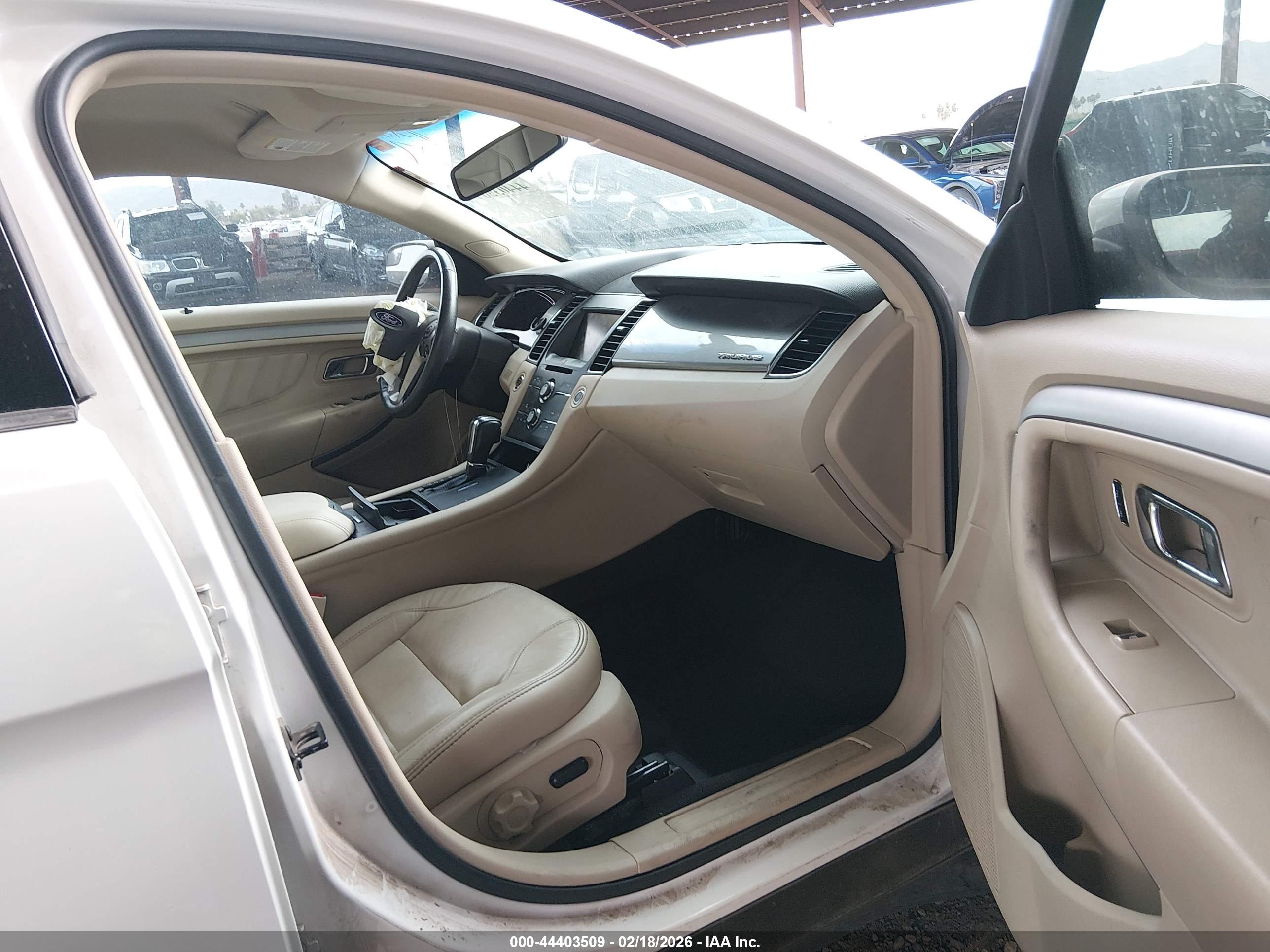 FORD TAURUS image 5