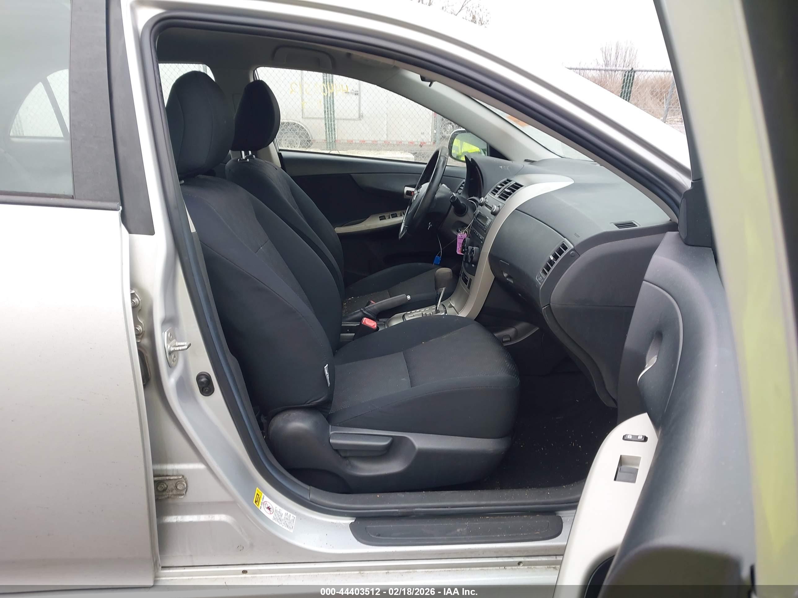 TOYOTA COROLLA image 5