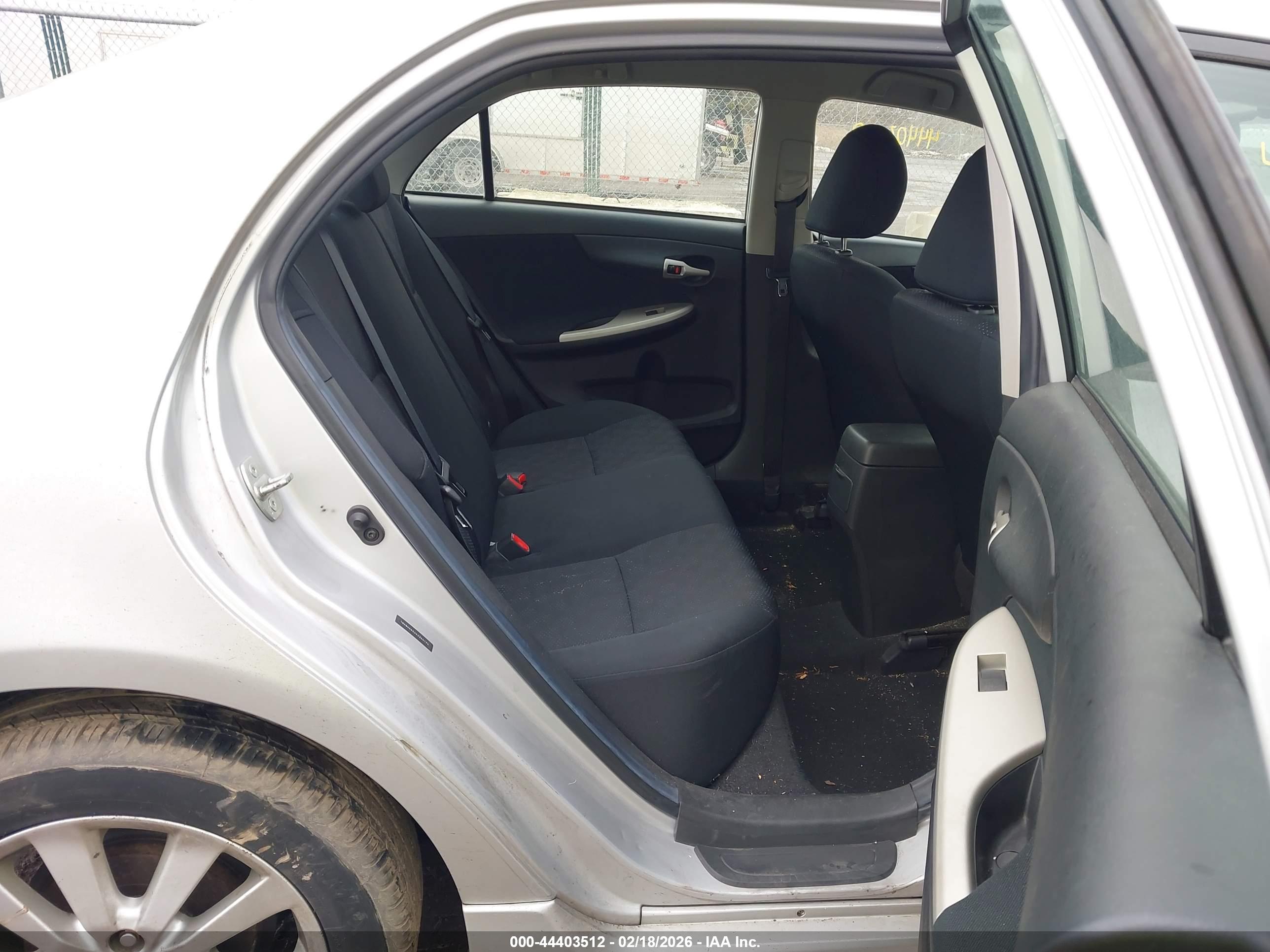 TOYOTA COROLLA image 8