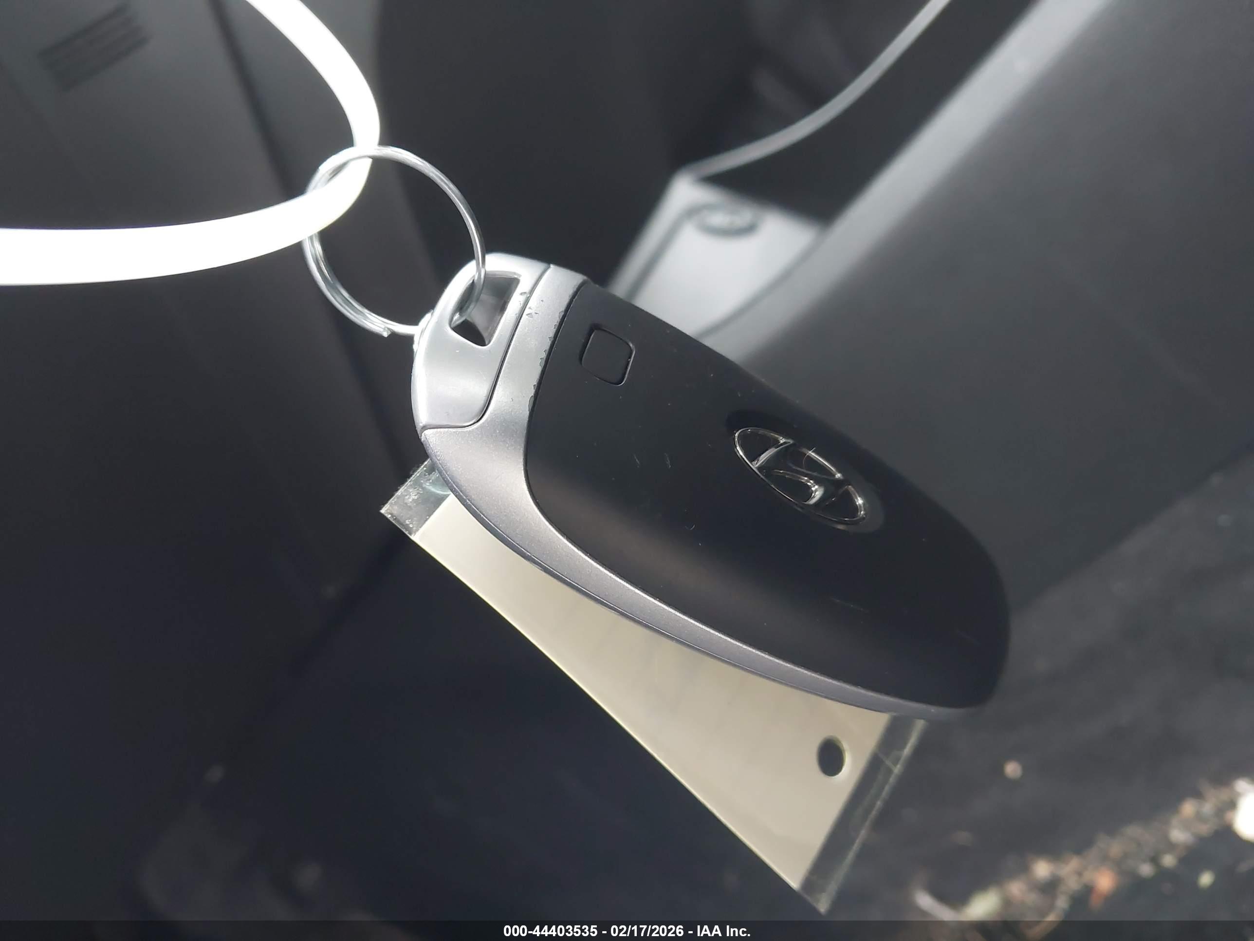 HYUNDAI SANTA image 11
