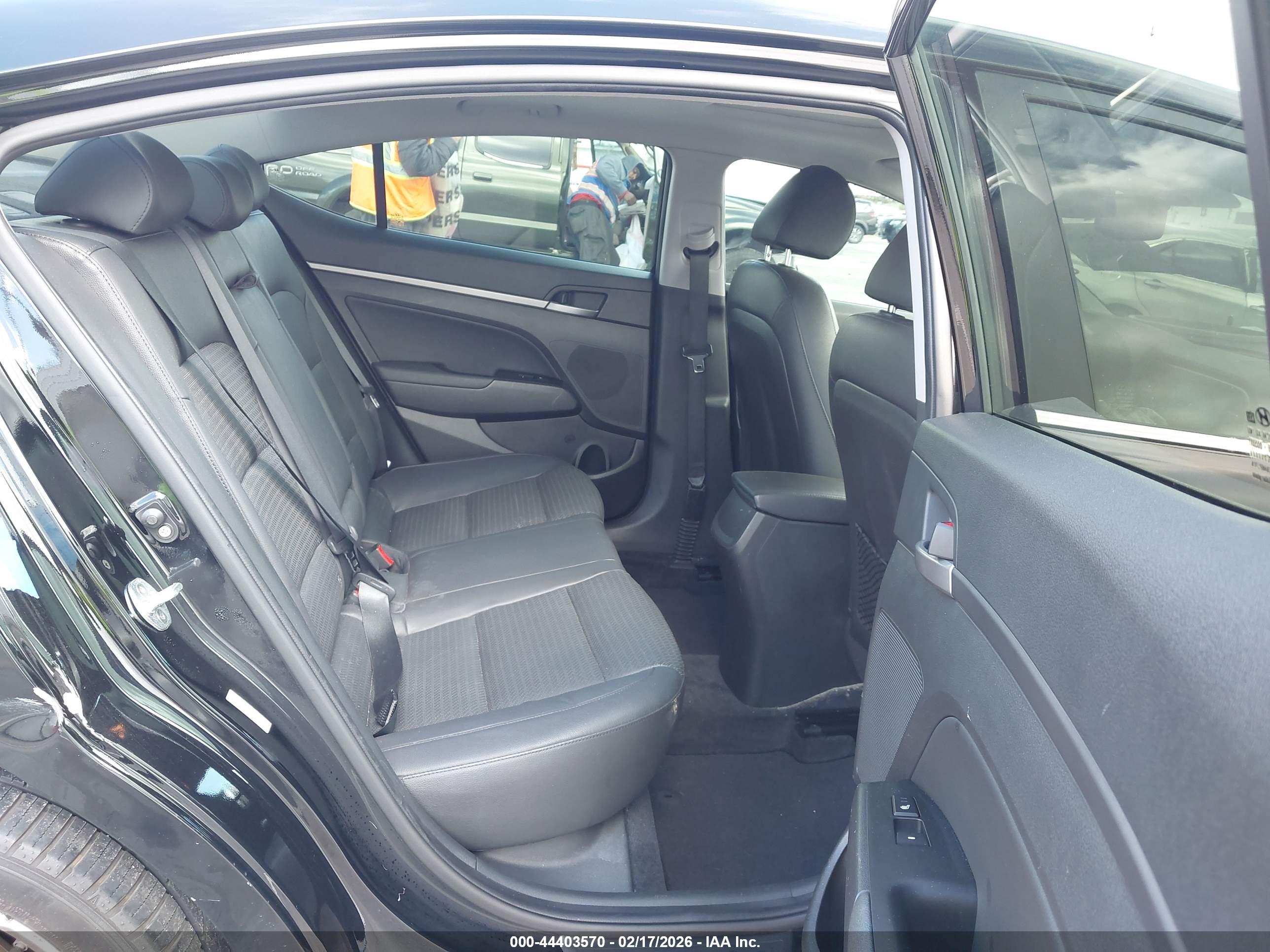 HYUNDAI ELANTRA image 8