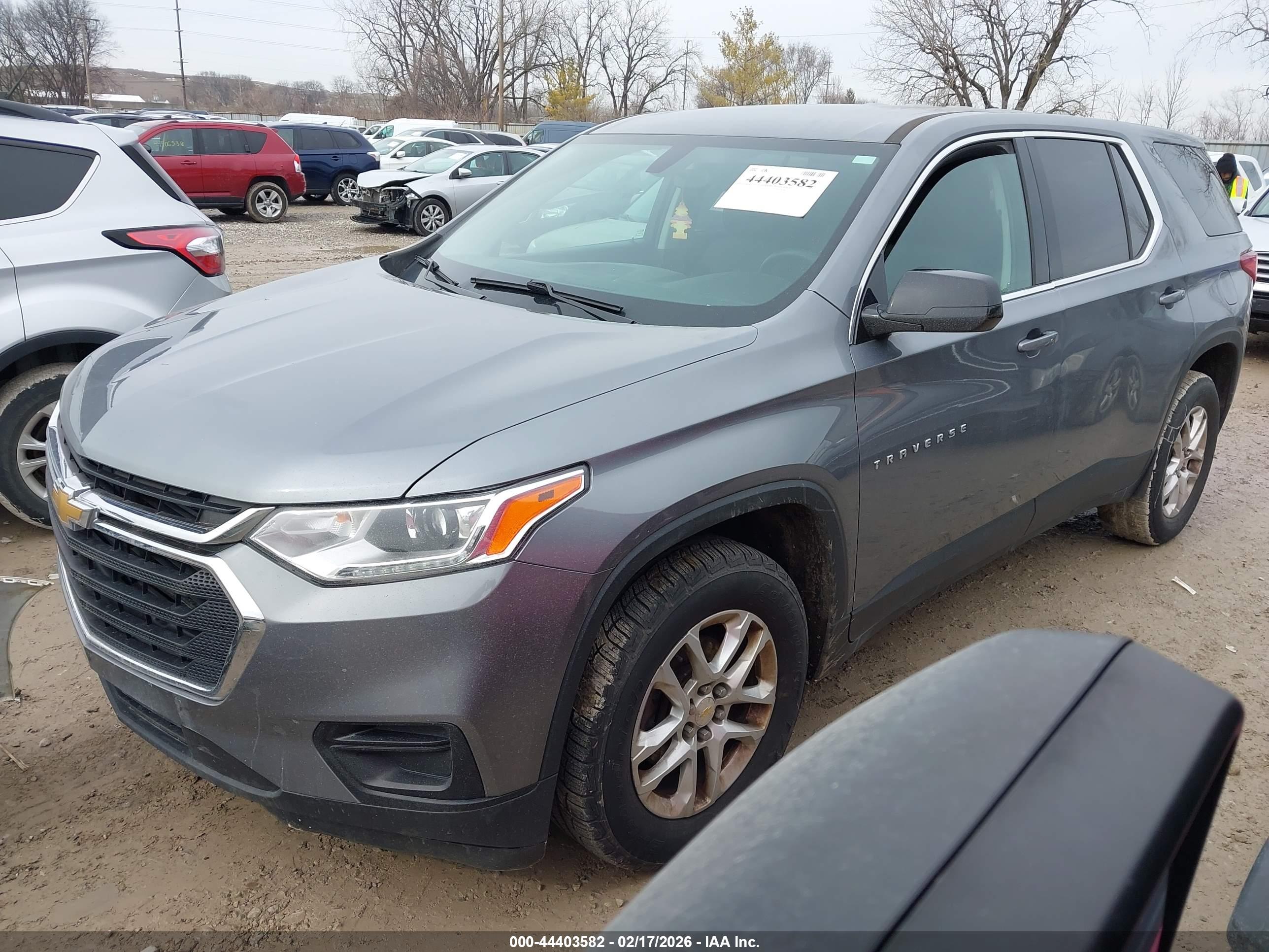 CHEVROLET TRAVERSE image 2