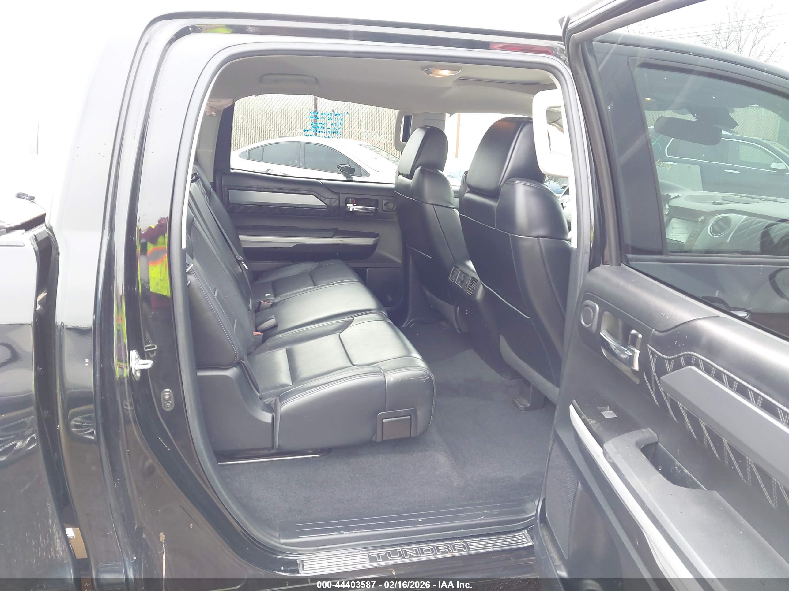 TOYOTA TUNDRA image 8