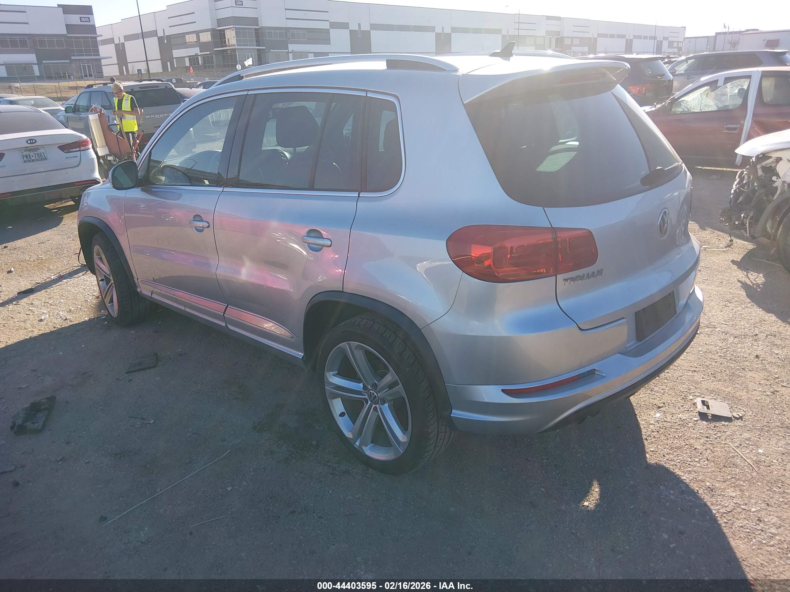 VOLKSWAGEN TIGUAN image 3