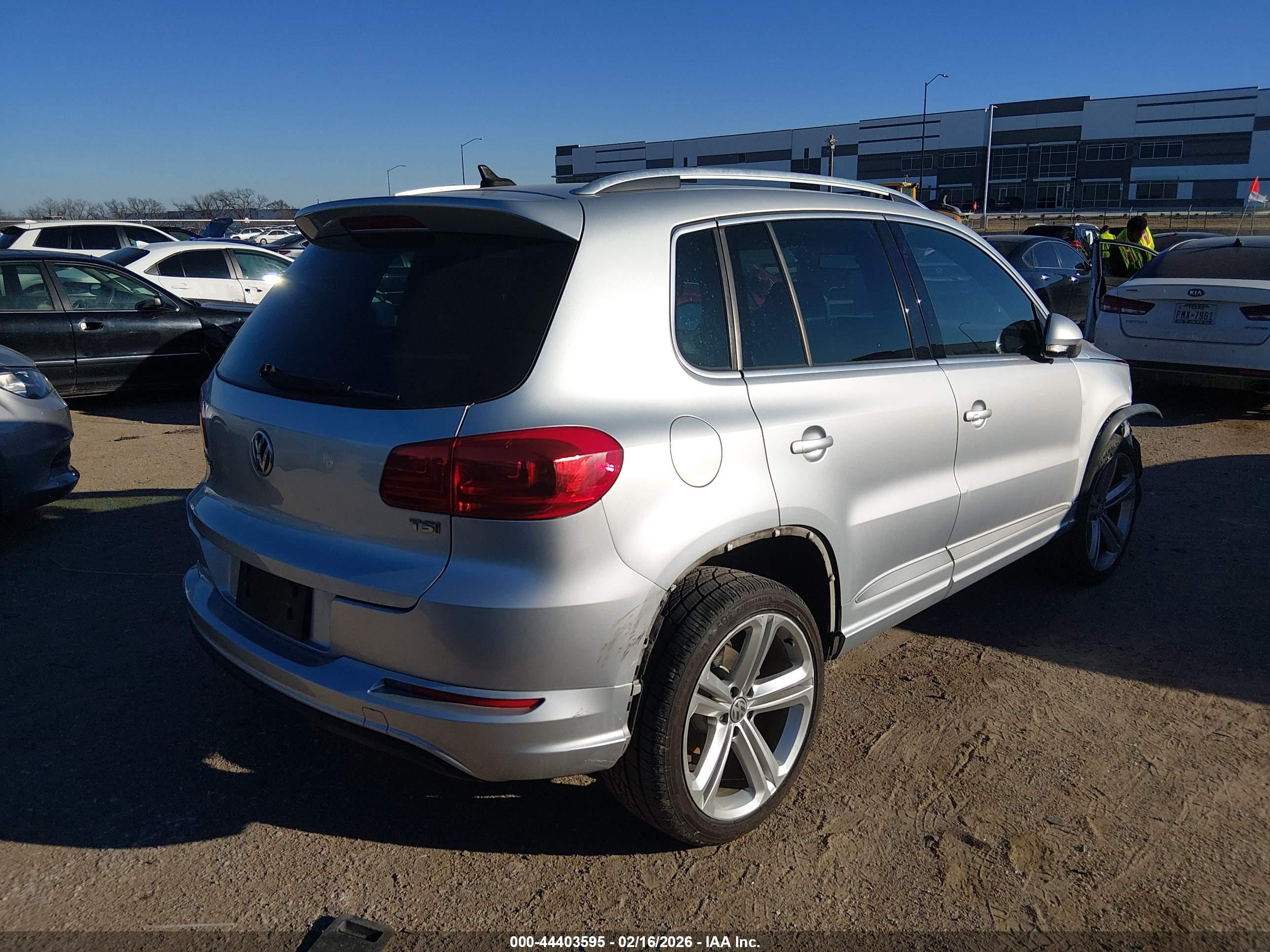 VOLKSWAGEN TIGUAN image 4