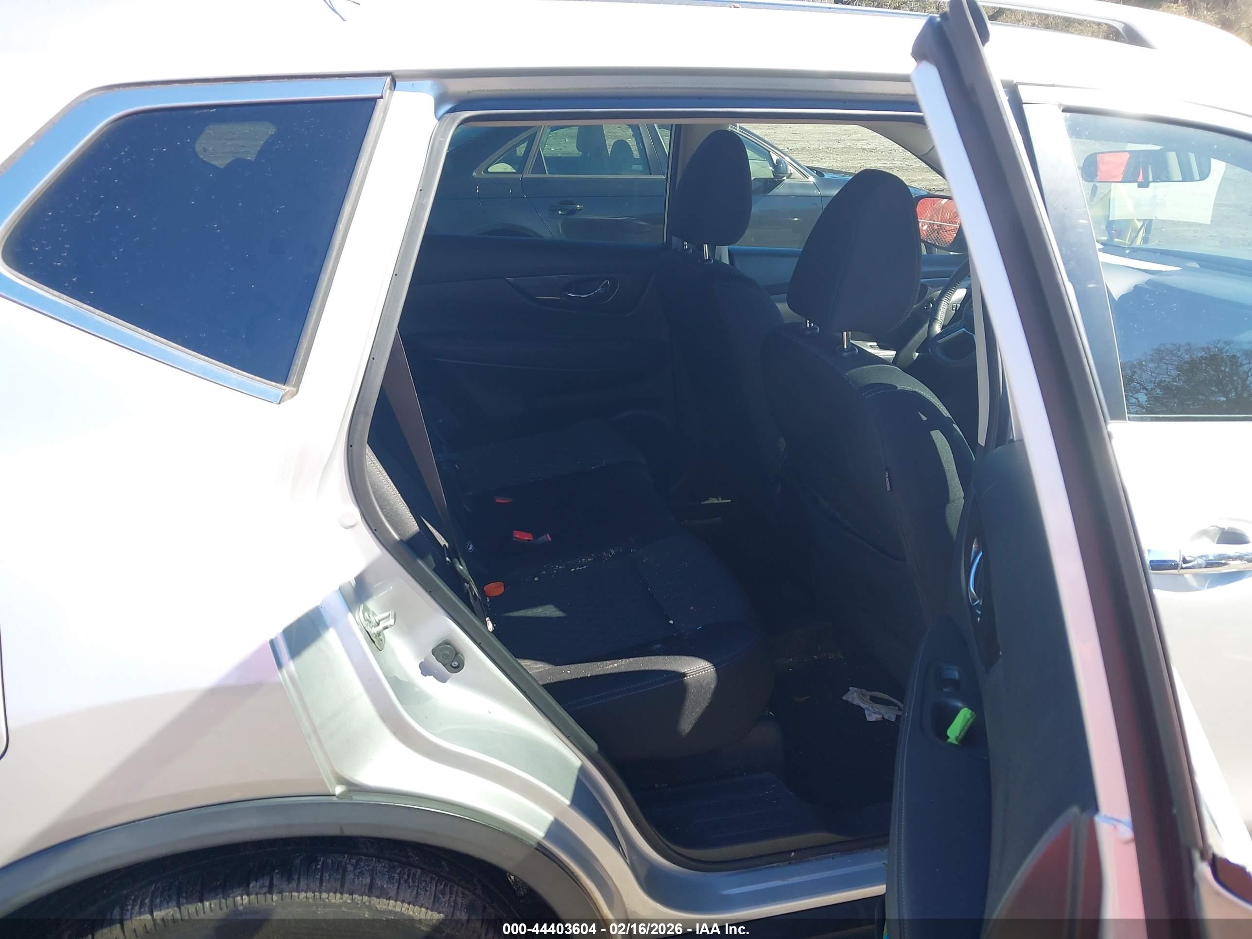 NISSAN ROGUE image 8