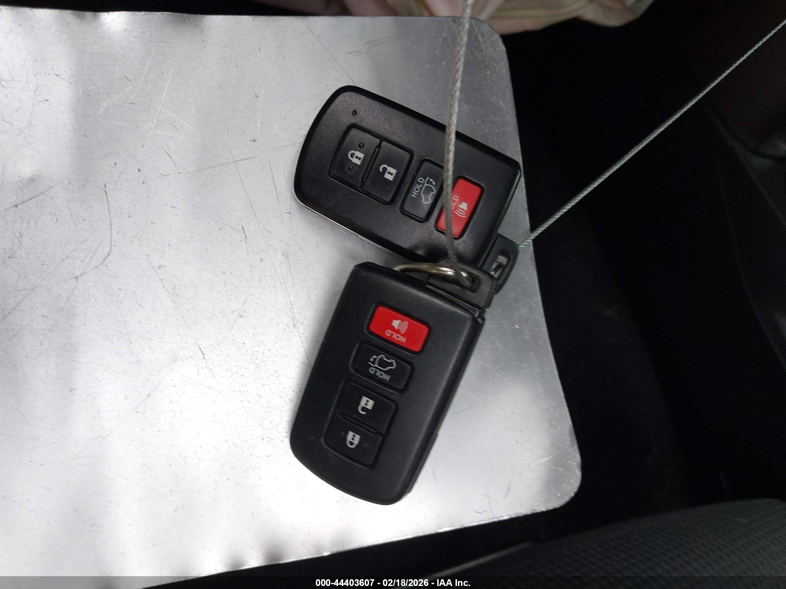 TOYOTA RAV4 image 11