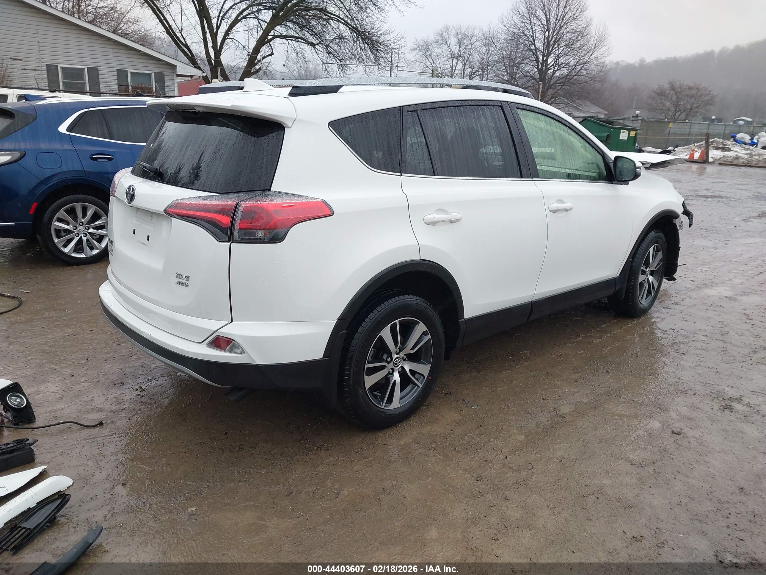 TOYOTA RAV4 image 4