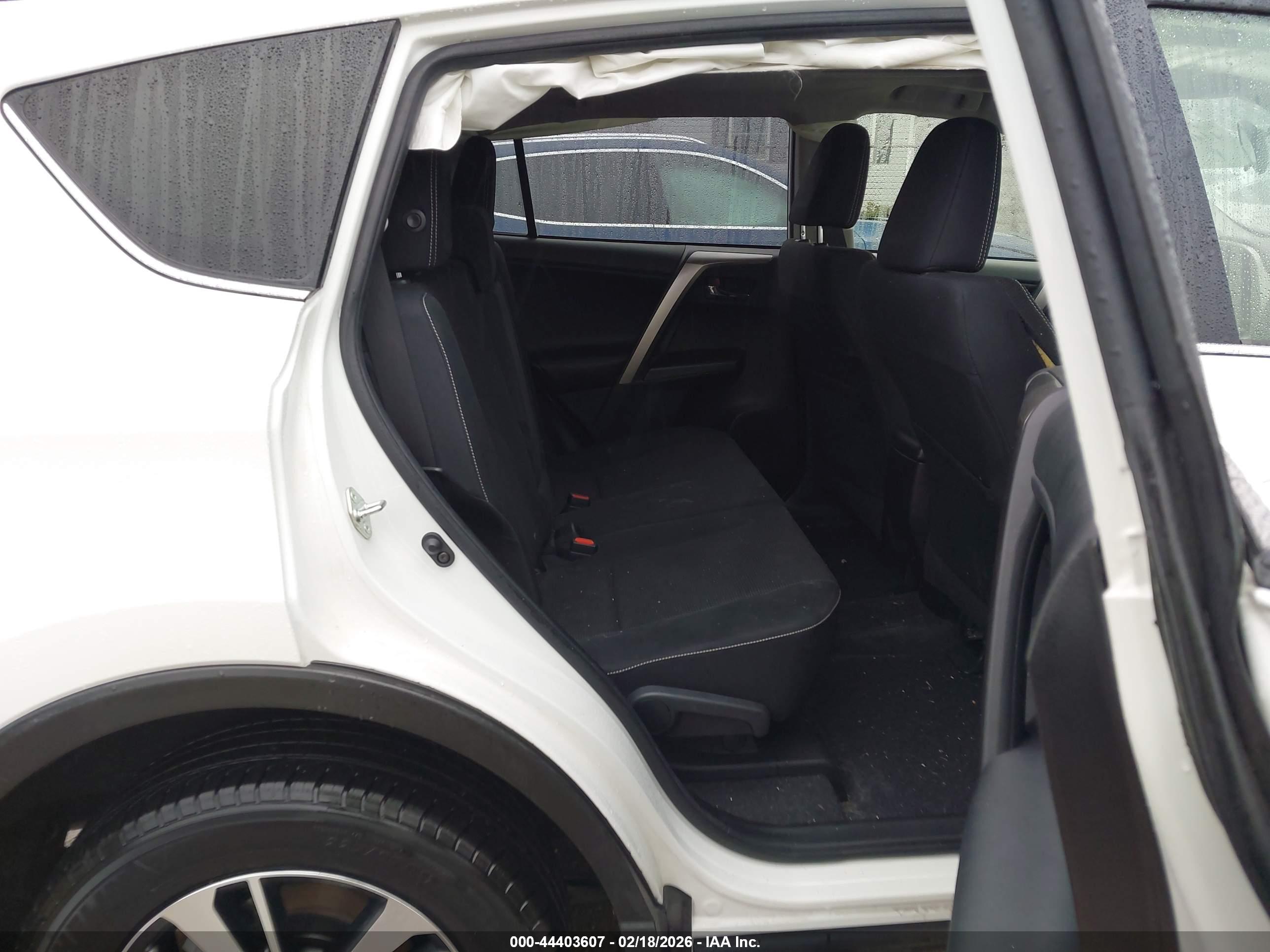 TOYOTA RAV4 image 8