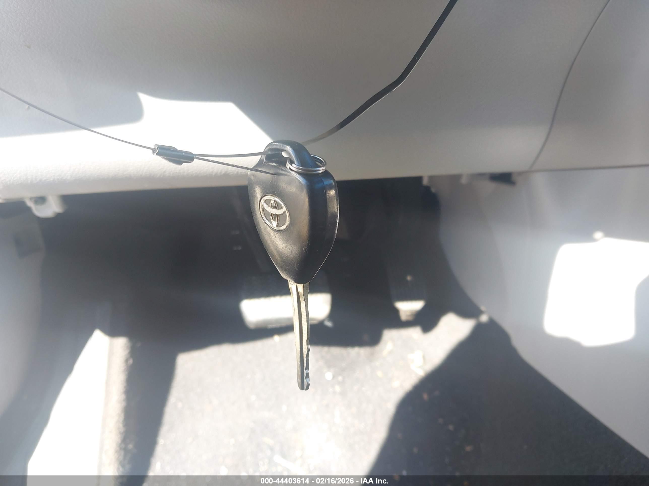 TOYOTA COROLLA image 11