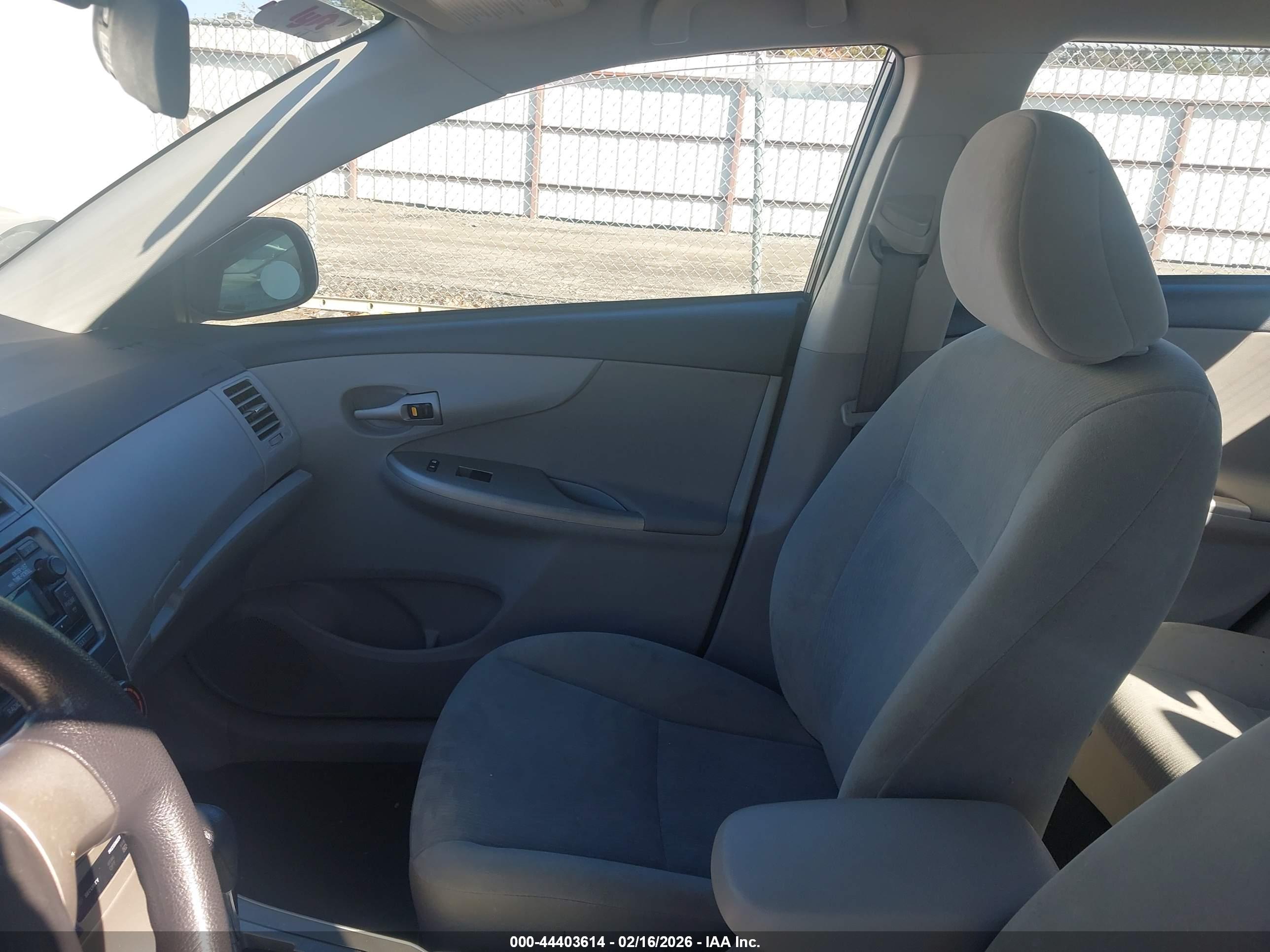 TOYOTA COROLLA image 5