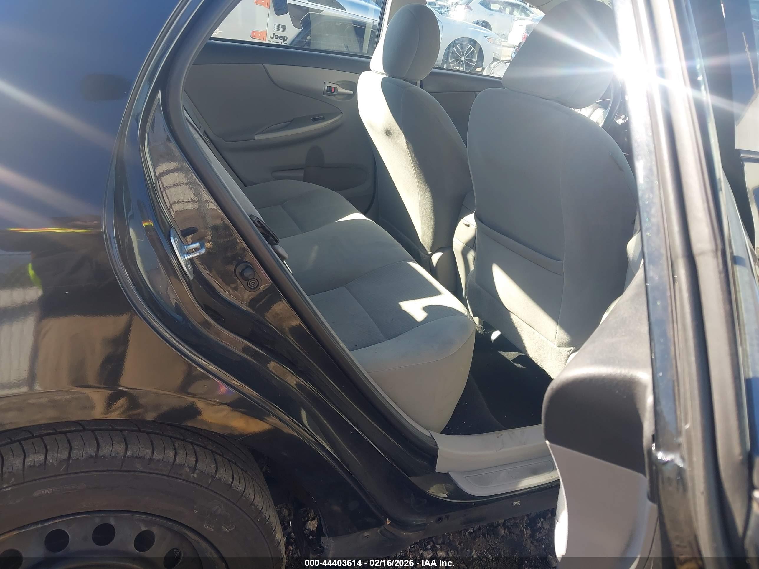 TOYOTA COROLLA image 8