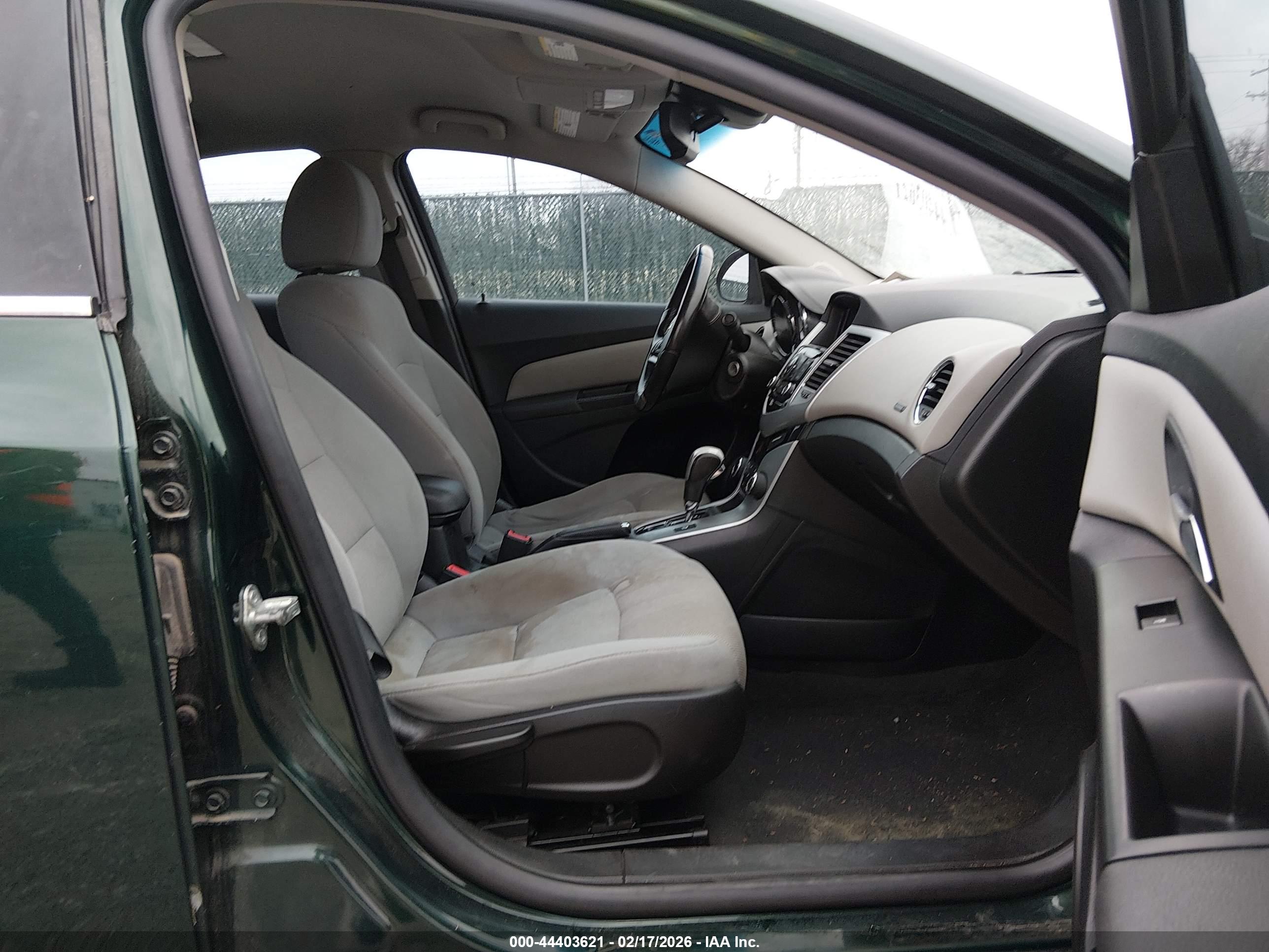 CHEVROLET CRUZE image 5