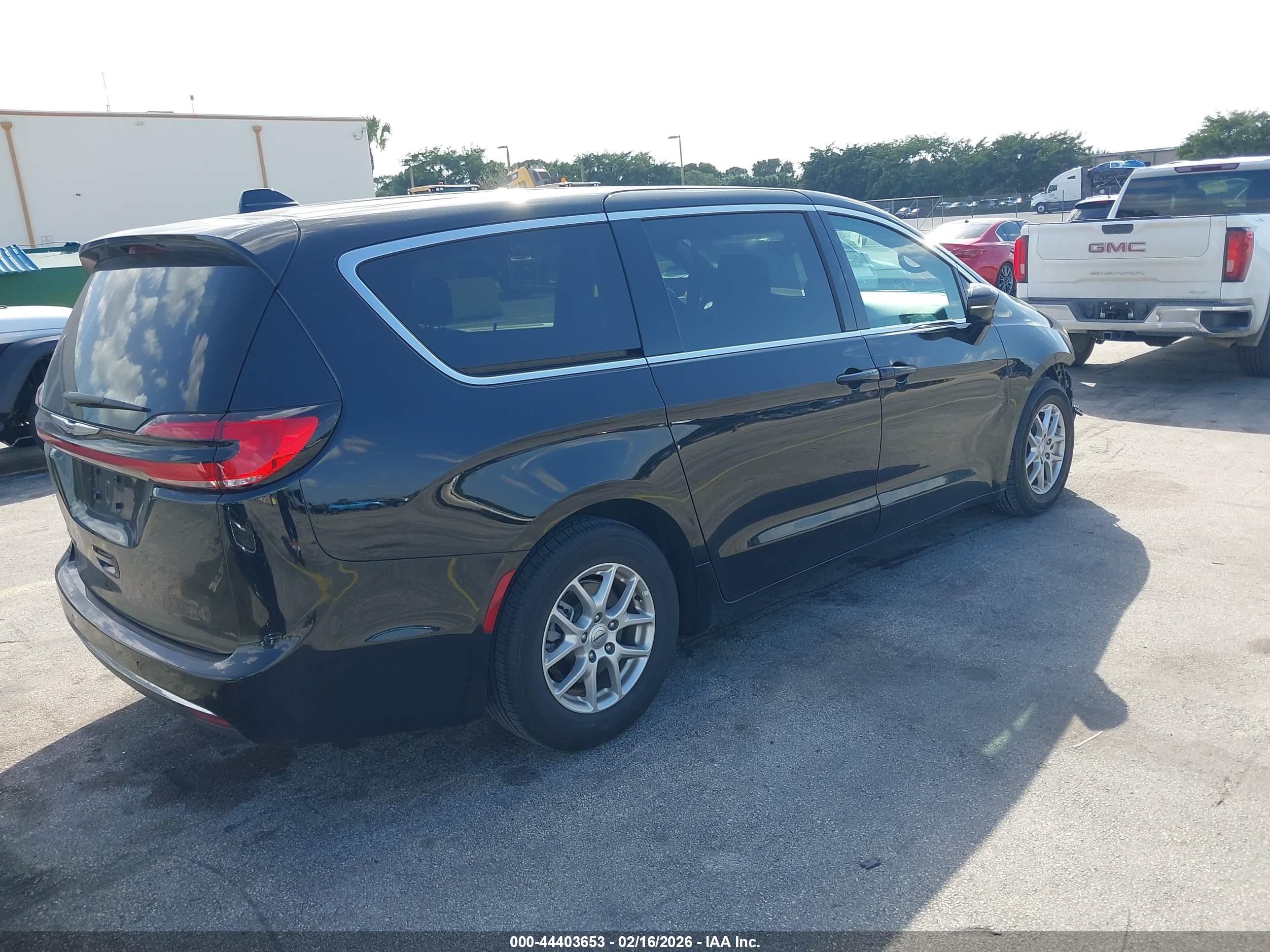 CHRYSLER PACIFICA image 4