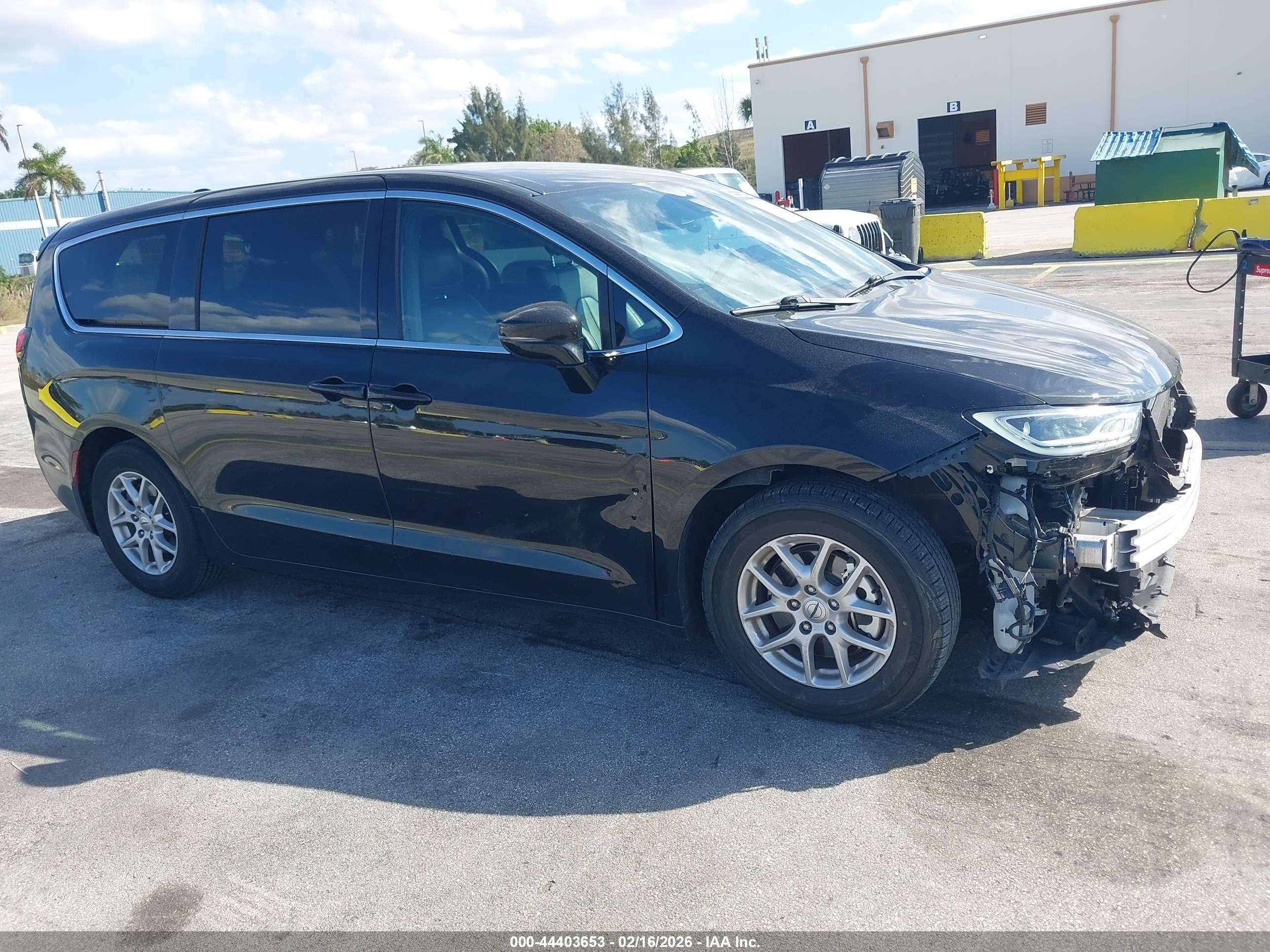 CHRYSLER PACIFICA image 6
